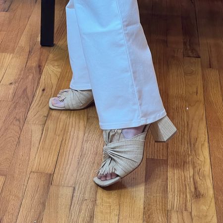 I’ve been wearing these block heel rattan mules all season. They are great when I need a little extra height with a dress or great with jeans too! Linking the shoes, a few other rattan faves, and the white flare jeans!