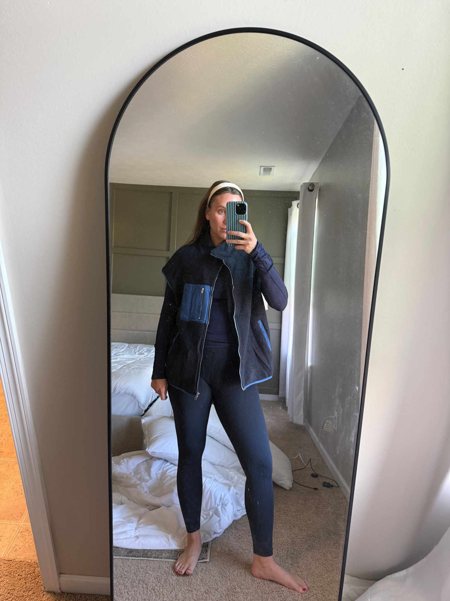 Navy blue galore // navy blue layering long sleeve // navy blue leggings // navy blue vest

#LTKStyleTip