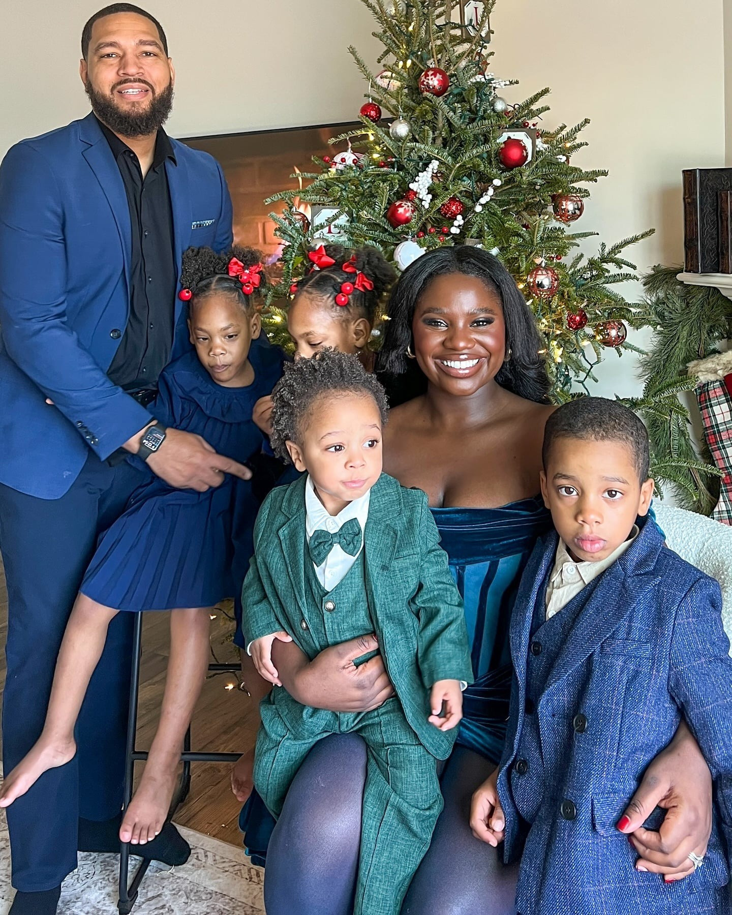 Family Christmas picture ideas | Blue & Green

#LTKFamily #LTKHoliday #LTKSeasonal