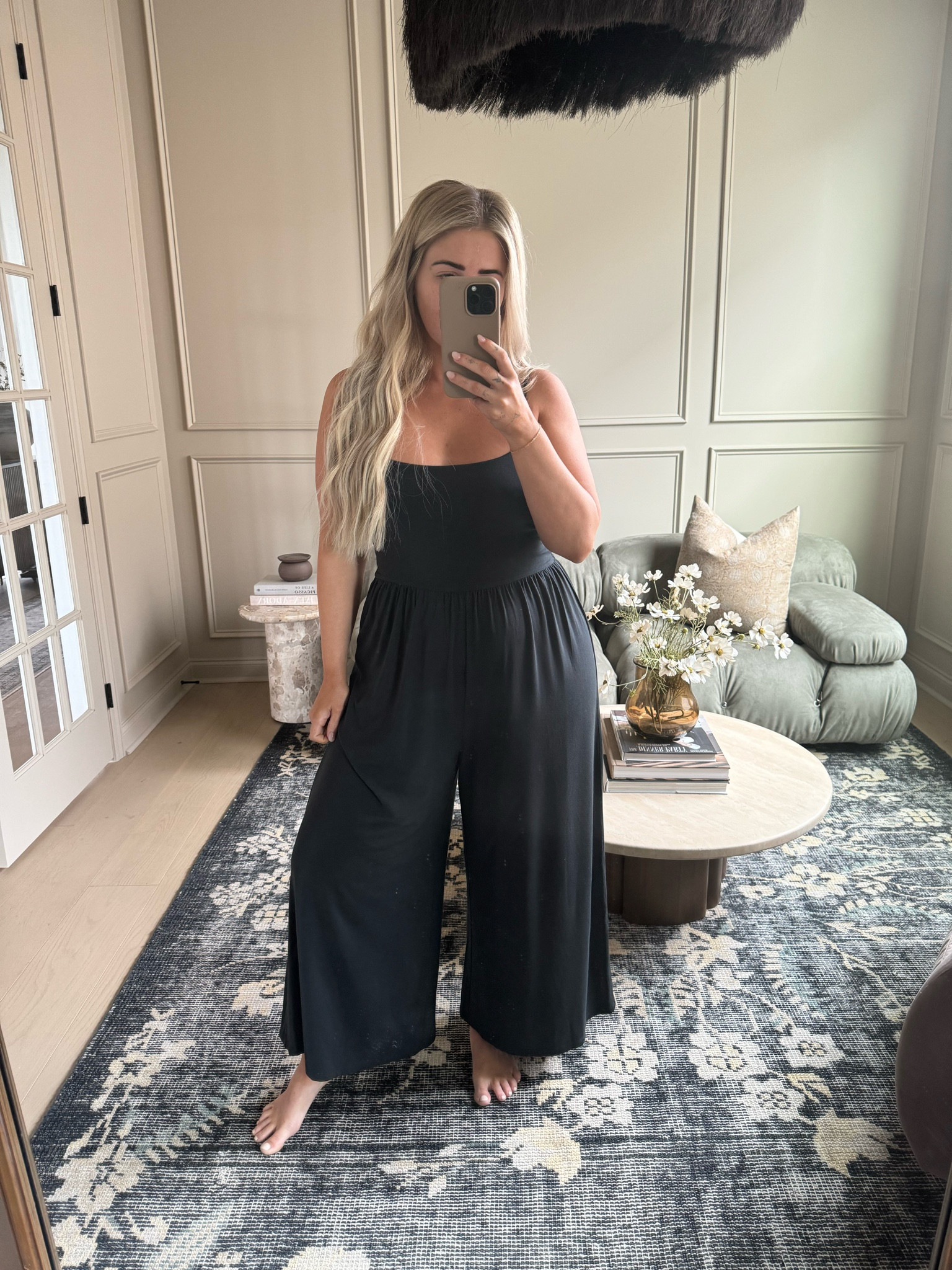Comfiest jumpsuit!! Also comes in a bunch of colors 🤍 

Wearing a size large 