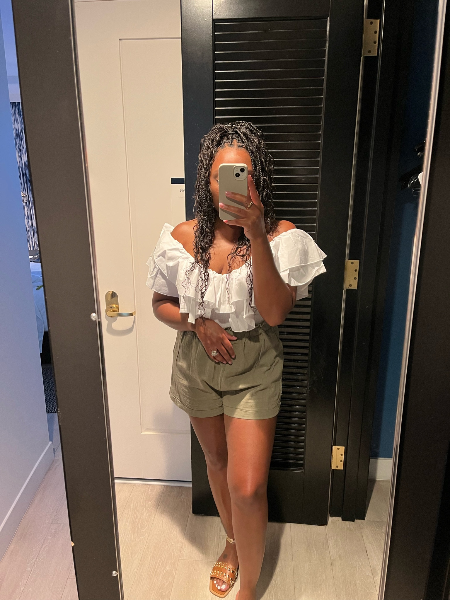 Vacation outfit! The white top is from Zara but I linked a similar top.

#LTKtravel