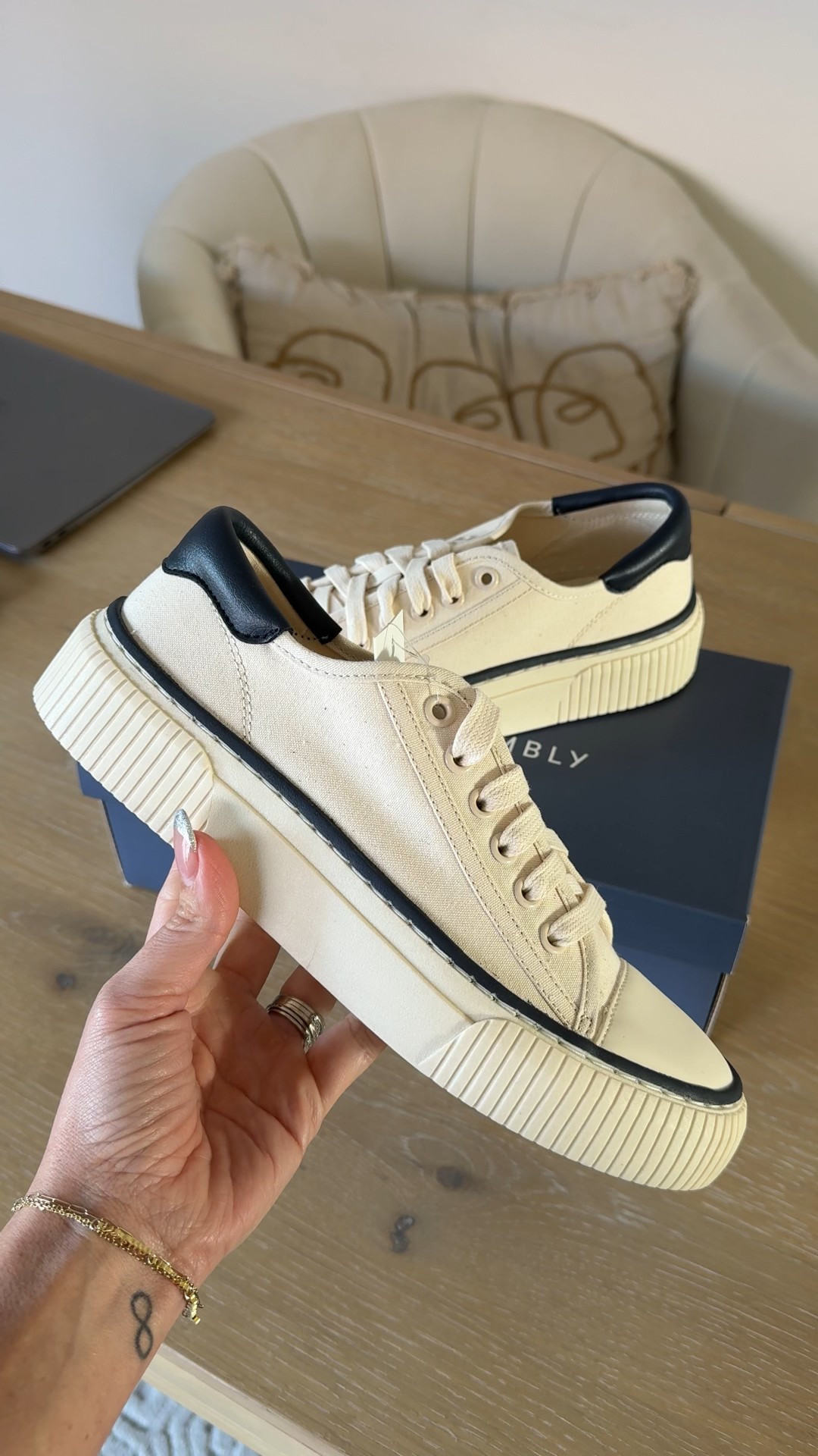 Walmart sneakers under $20 // great look for less spring sneaker!

Walmart finds


#LTKootd #LTKFindsUnder50 #LTKSaleAlert