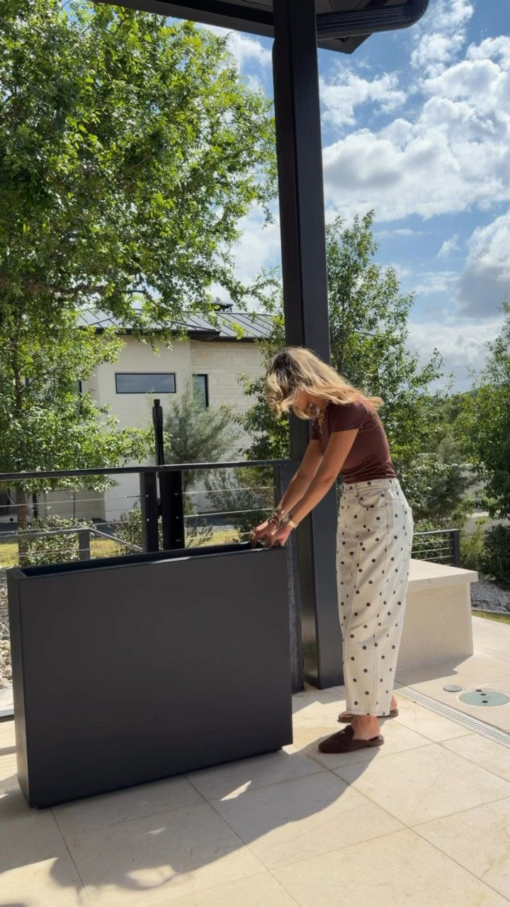 I cannot believe these bougainvilleas are not real! So gorgeous! On my way to fill my pots with more of these! Everything found here ➡️ or comment SHOP for details!

🔍: artificial plants, flowers, planter, Amazon finds, Amazon fashion, polka dot jeans, home finds

#LTKOver40 #LTKSeasonal #LTKHome