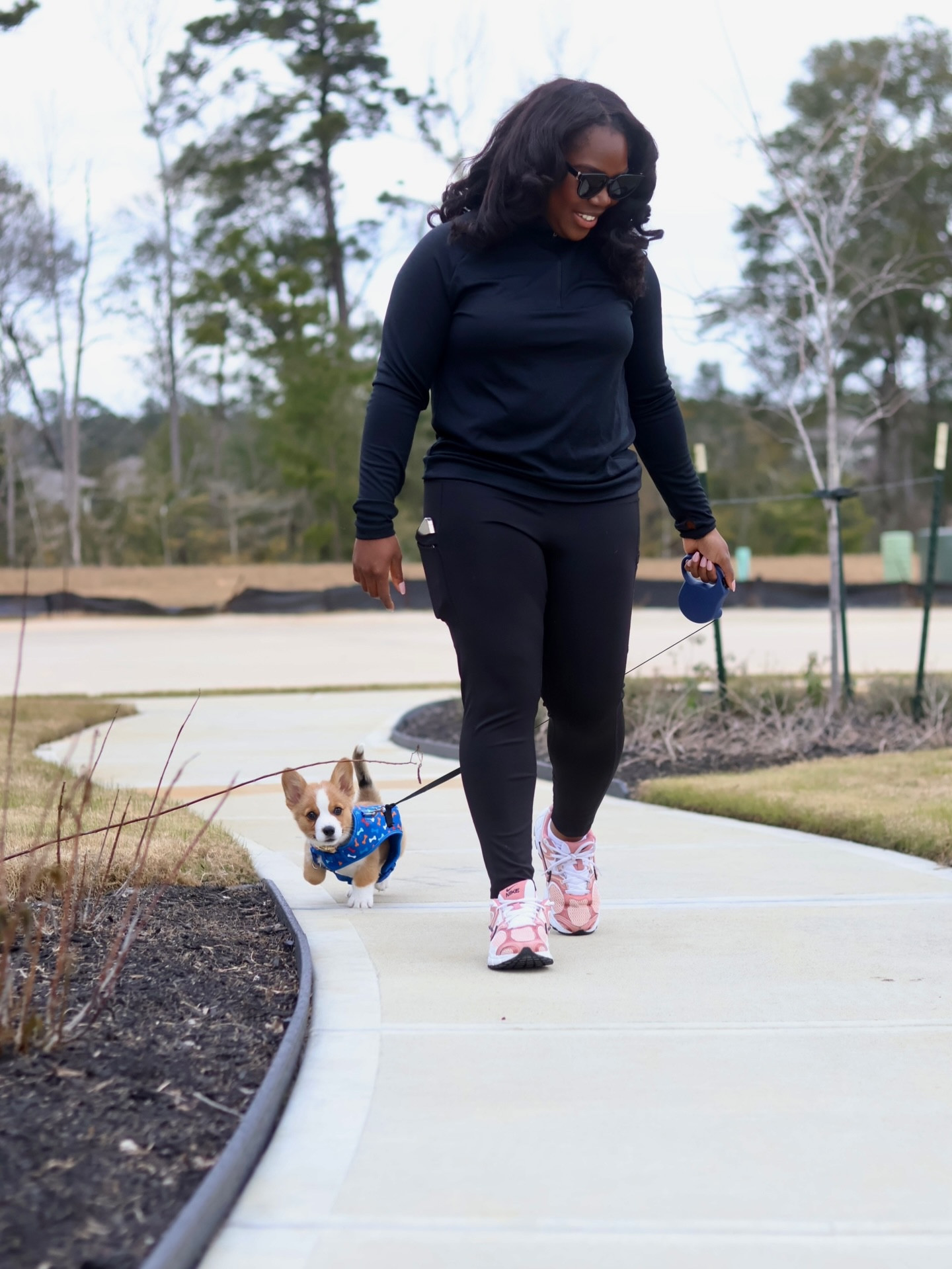 We’re almost at the tail end of potty training and are currently in the thick of leash training 🤣🤣🤣. 

He’s the one who walks me and owns the leash at this point 😬😬😬

#dogsofinstagram #puppystagram #puppylife🐾 #corgiofinstagram #lifestyleblogger
