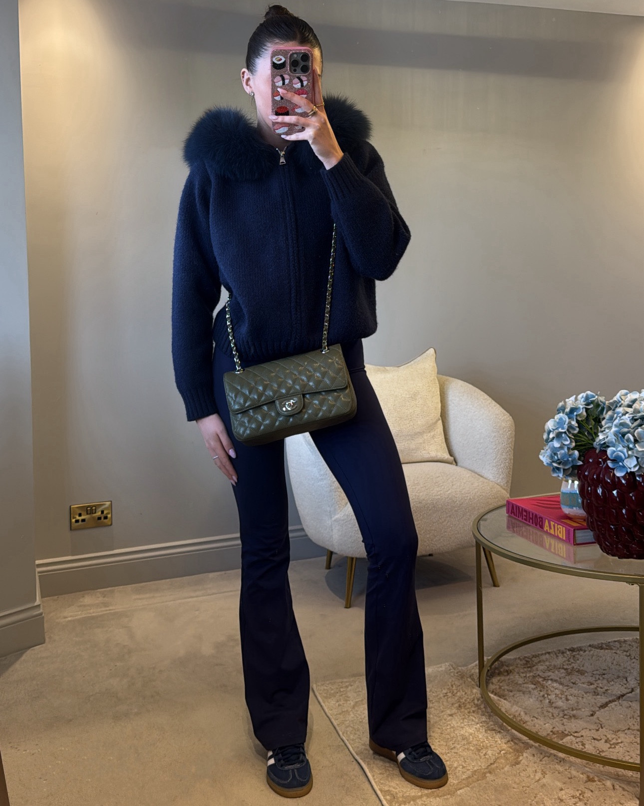 Gymwear. Gym outfit. Gym leggings. Gym trousers. Flared leggings. Sports bra. Navy. Navy outfit. Faux fur jacket. Adidas trainers. Adidas. Sporty and rich. H&M. H&M move  

#LTKuk #LTKstyletip #LTKwinter