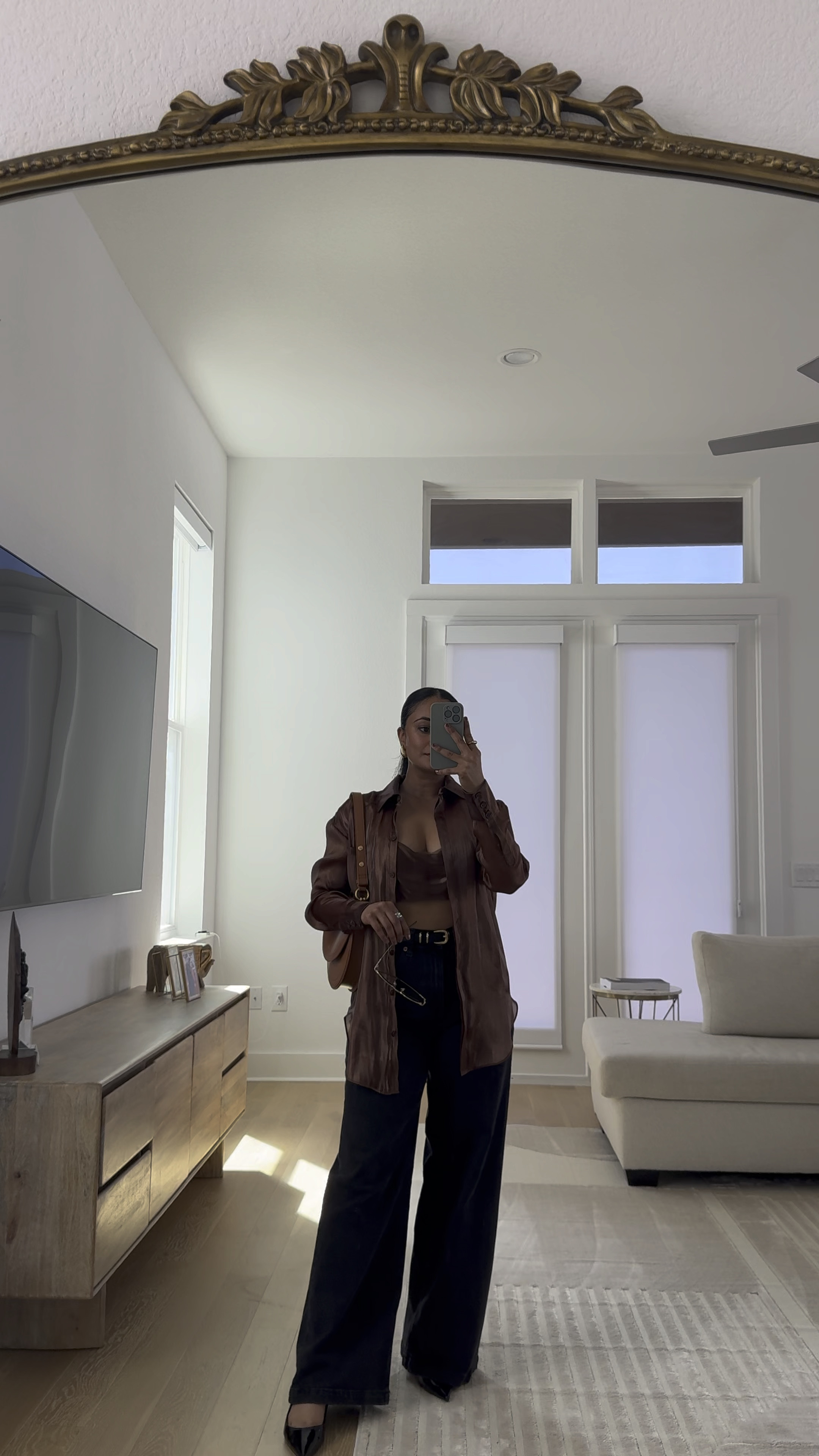 Perfect wide leg jeans 

#LTKstyletip #LTKSeasonal #LTKfindsunder100