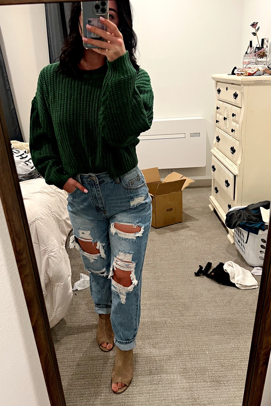 Fall / sweaters / ripped denim / boyfriend jeans / hunter green