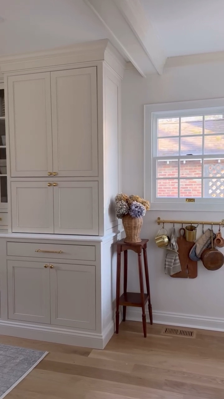 All about functional cozy over here and @rejuvenation provides just that through their variety of rail offerings. From different lengths, to hooks and even this adorable brass bucket - optimize storage all while making it feel like home ✨ (partner) 

Comment RAIL below to receive a DM with the link to shop this post on my LTK ⬇ https://liketk.it/55tn3 #classichomedecor #homerenovation #homedesign #homebeforeandafter #kitchenrenovation #kitchendesign #homerenovations #traditionalhome #cottagekitchen #demoday #homedemo #kitchendemo #kitchenbeforeandafter #cottagekitchen #nancymeyers #coastalkitchen