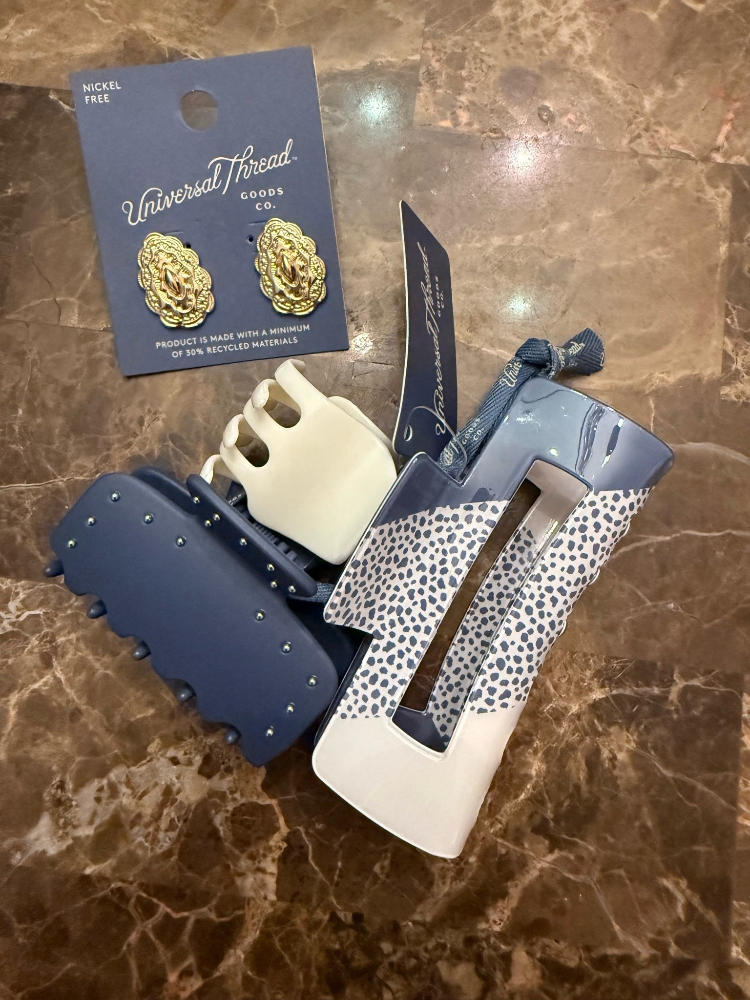 Grabbed a couple new fun accessories while at Target🤩 


Western earrings / stud earrings / claw hair clips / target style / target finds / target fashion / target run / target accessories

#LTKdayinmylife
