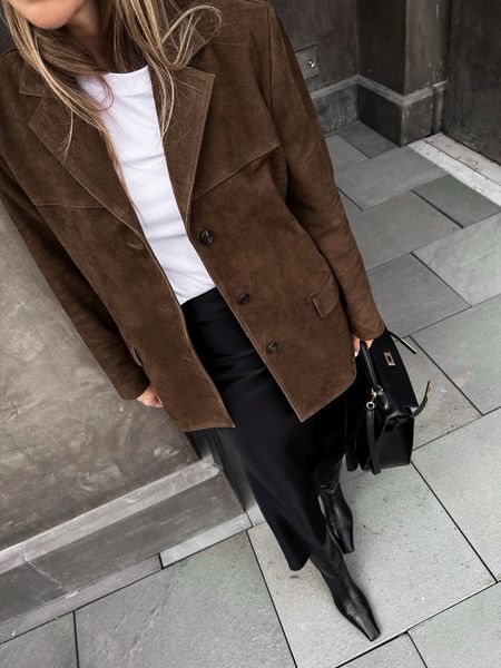 Found a very similar brown blazer 

#LTKStyleTip #LTKWorkwear #LTKSeasonal