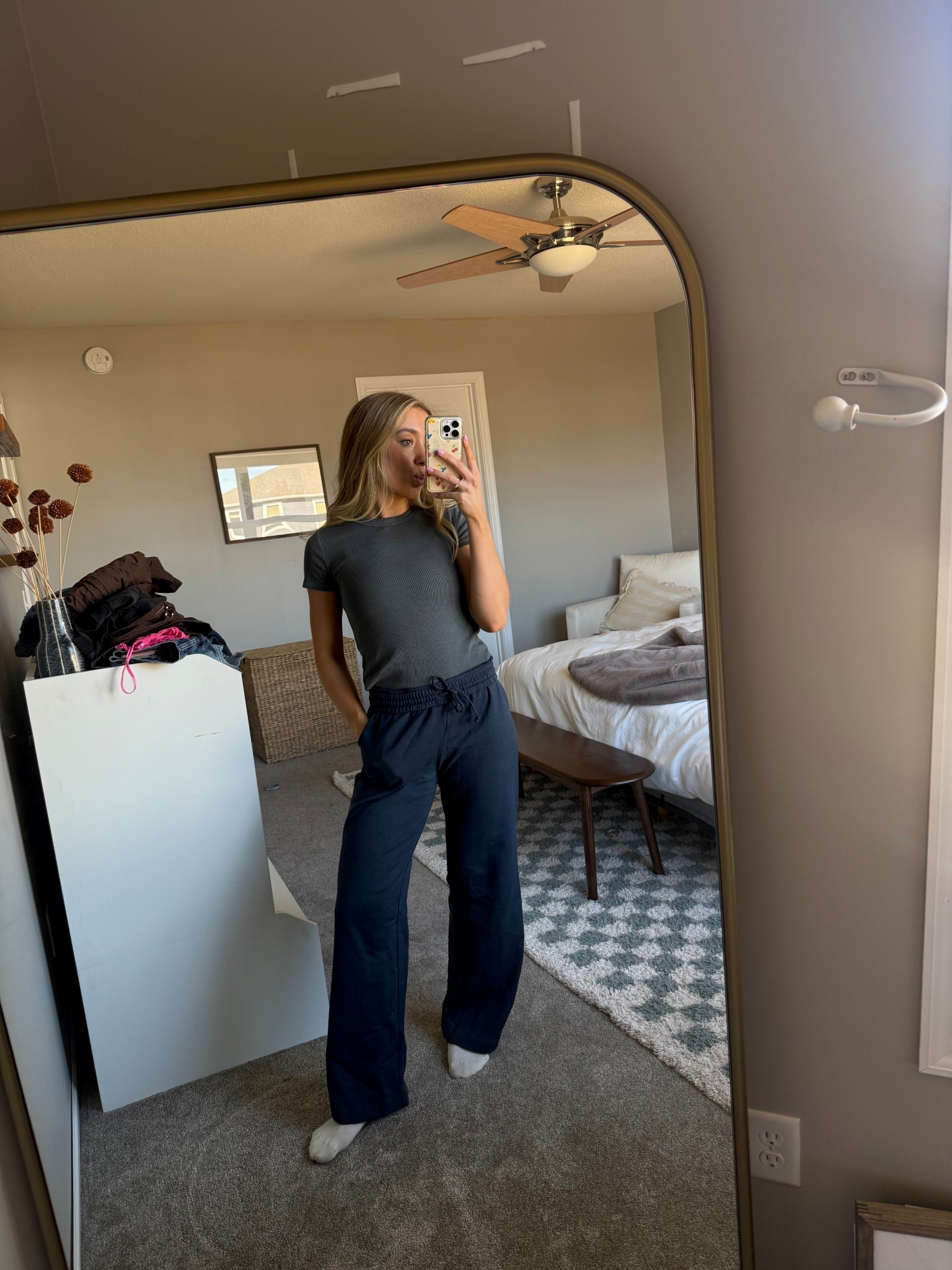 My favorite sweats paired with my favorite ribbed tee 😍 plus a couple other favorite old navy pieces! @oldnavy #oldnavypartner 