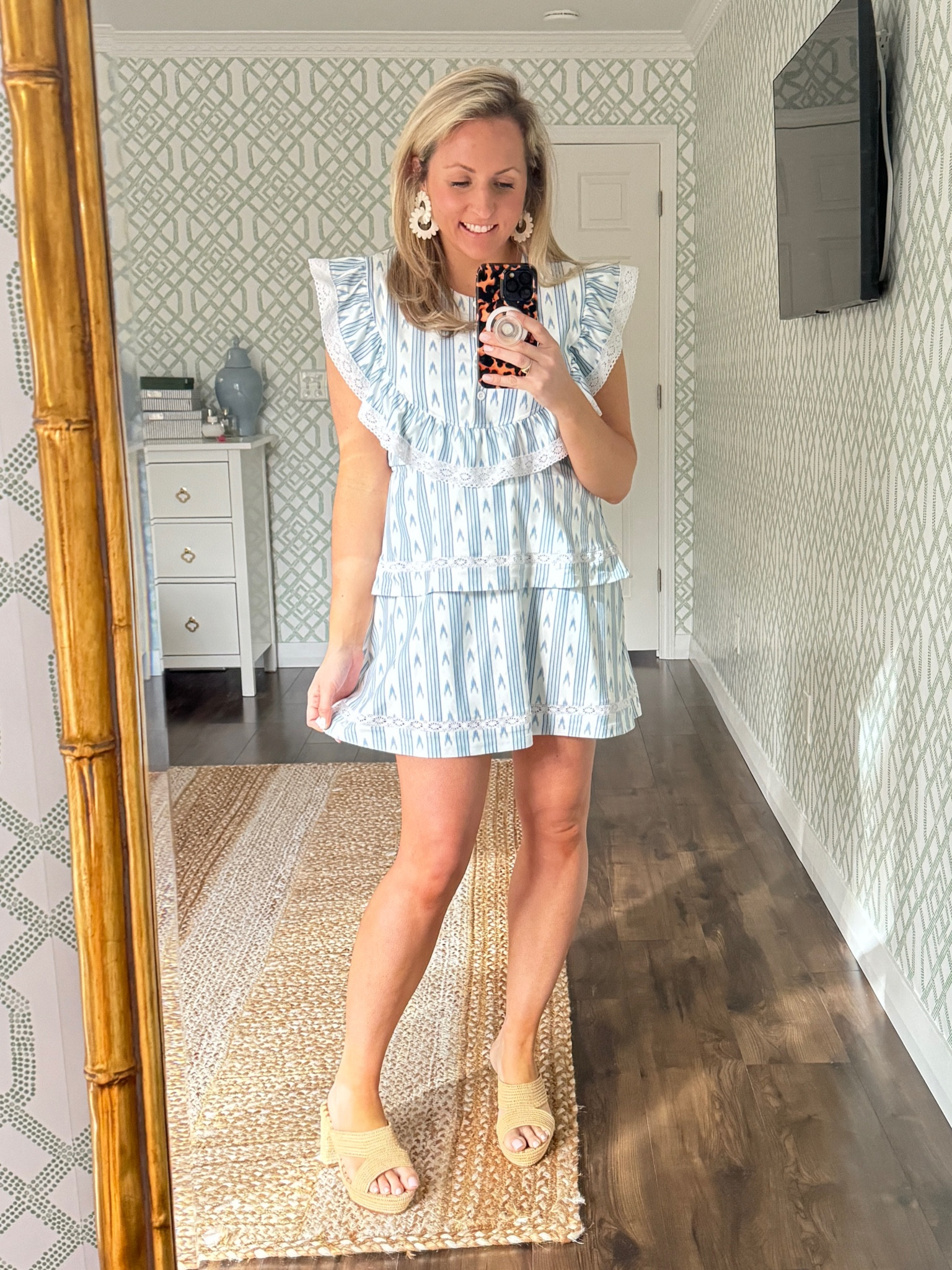I LOVE this Smith & Quinn print! The ruffles are to die for!!! In their signature fabric that never wrinkles! 
