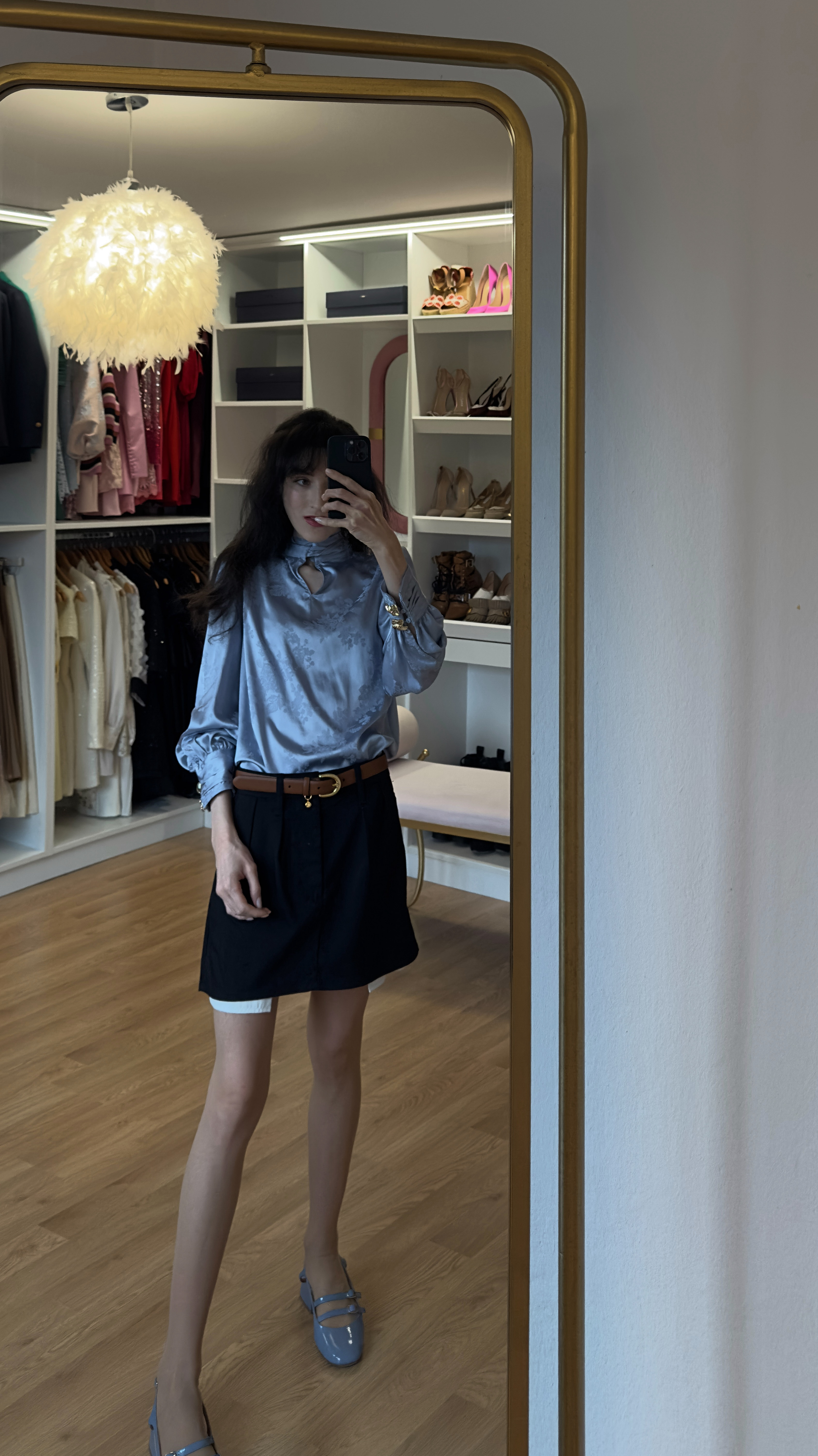 looks femininos, feminino elegante, look basico, estilo elegante, looks basicos, casual chique, look casual feminino, looks femininos estilosos, spring, spring inspo, spring fashion, casual, spring outfits, european outfits, europe spring outfits, blue blouse, satin blouse, pop of blue, blue shoes, mini skirt, brown belt, brooches, date outfit #zara

 

#LTKgrwm #LTKootd #LTKSeasonal