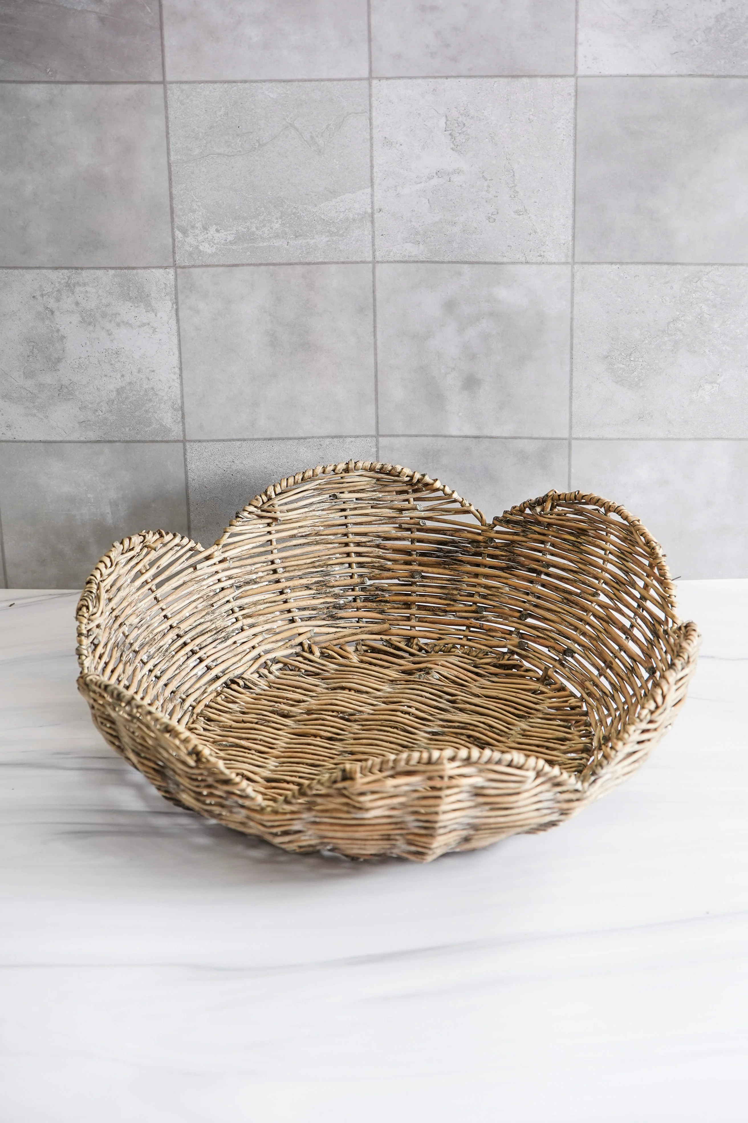 Gray Wash Scallop Tray | MJHome