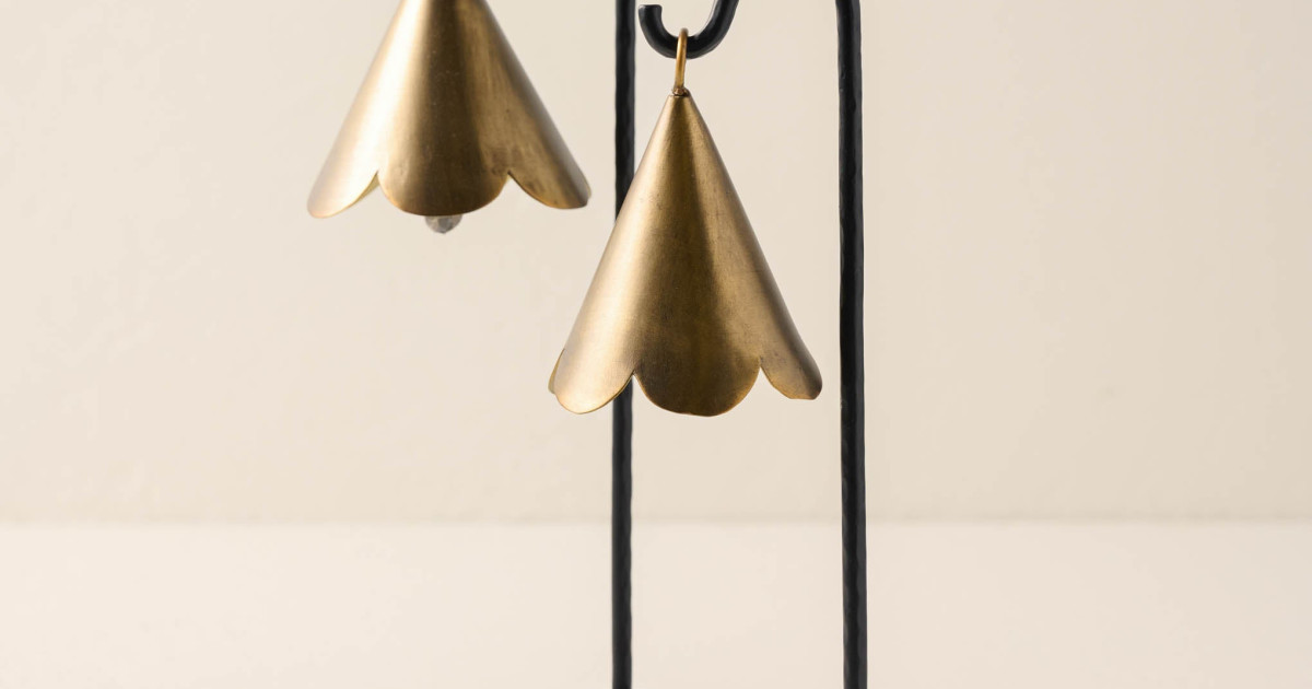 Mariel Standing Scalloped Bell | Magnolia