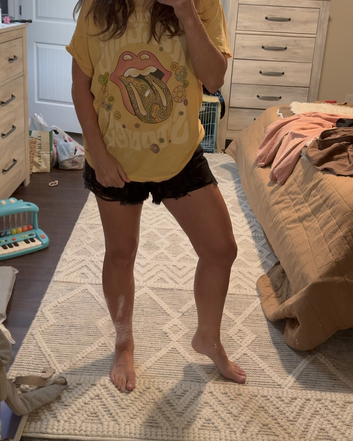 If you are in the awkward preggo stage where you can’t wear maternity yet but none of your regular shorts fit you 🙋🏻‍♀️ I found a bunch of perfect SALE picks at Aerie and bought them in all the colors 🫣 I sized up to to medium in all for a more comfy fit!

#LTKVideo #LTKBump #LTKSaleAlert