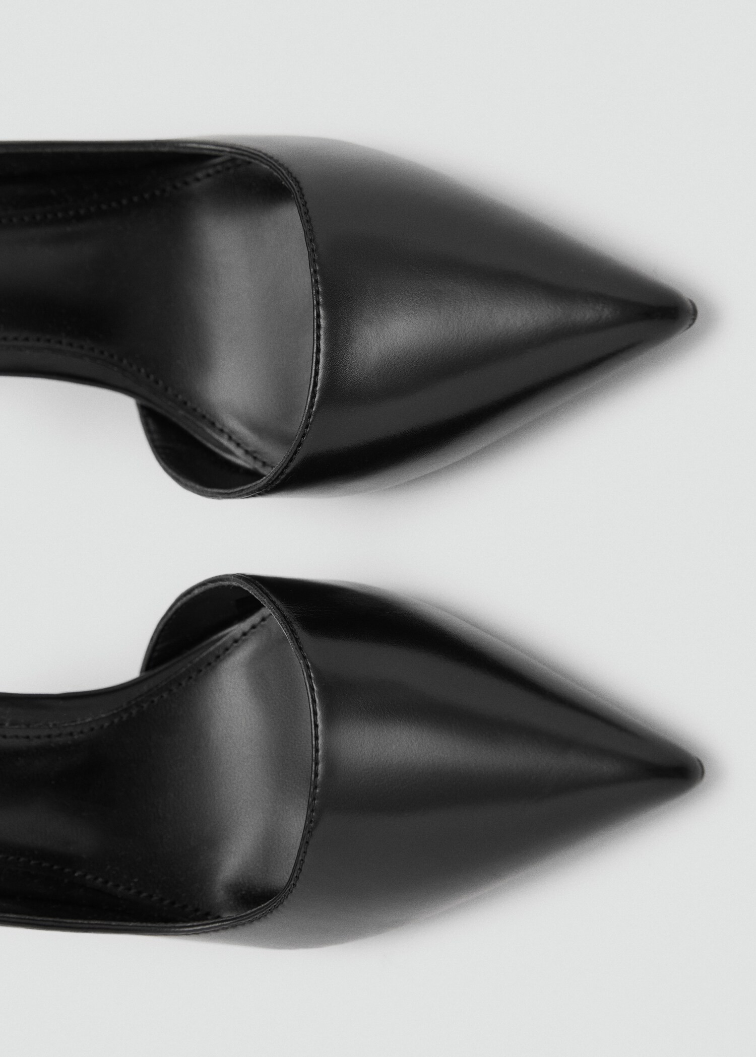 Asymmetrical heeled shoes | MANGO (US)