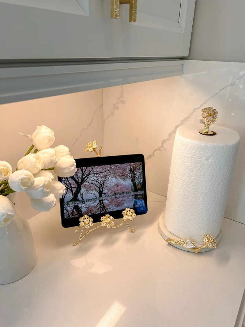 Gold Easel from the Hydrangea Collection | Inspire Me! Home Decor