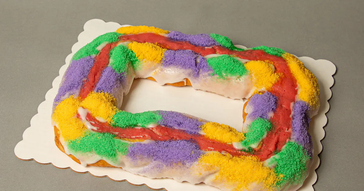 Strawberry Cream Cheese King Cake by Haydel's Bakery | Goldbelly | Goldbelly