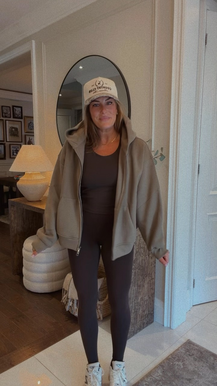 OOTD
Athleisure 
Lululemon
Casual style