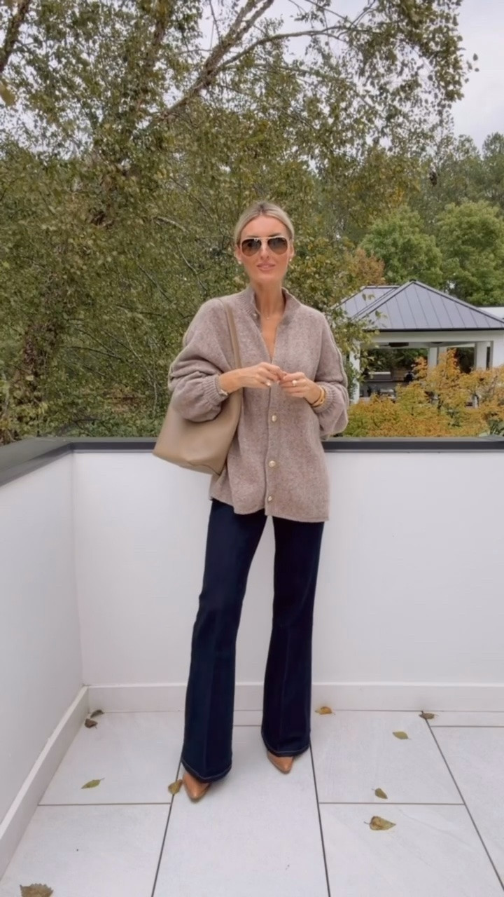 I have had this cardigan for years now, and it’s been a staple for me! It’s also great to wear with leggings! Wearing S/25!

Loverly Grey, Amazon, fall outfit inspo, dark wash jeans, oversized cardigan, affordable outfits, Walmart 

#LTKootd #LTKSeasonal