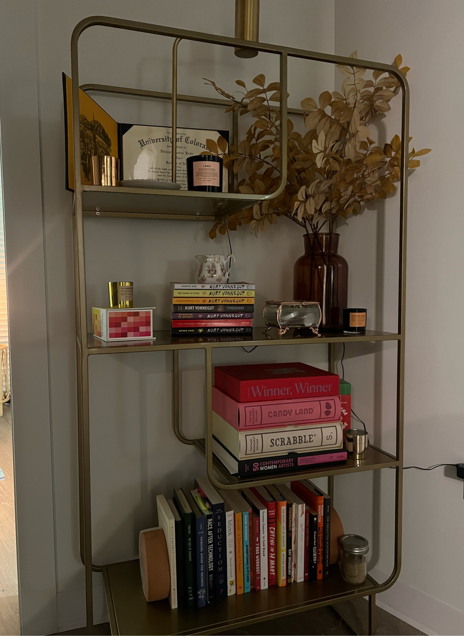 Alana bookshelf from Urban Outfitters 📚 other dimensions and finishes available! 