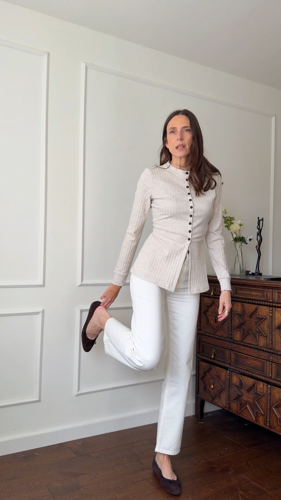 Spring outfit, cream jeans outfit, brown blazer, brown suede mules, dark brown suede flats, brown suede bag

#LTKSeasonal #LTKgrwm #LTKstorytime