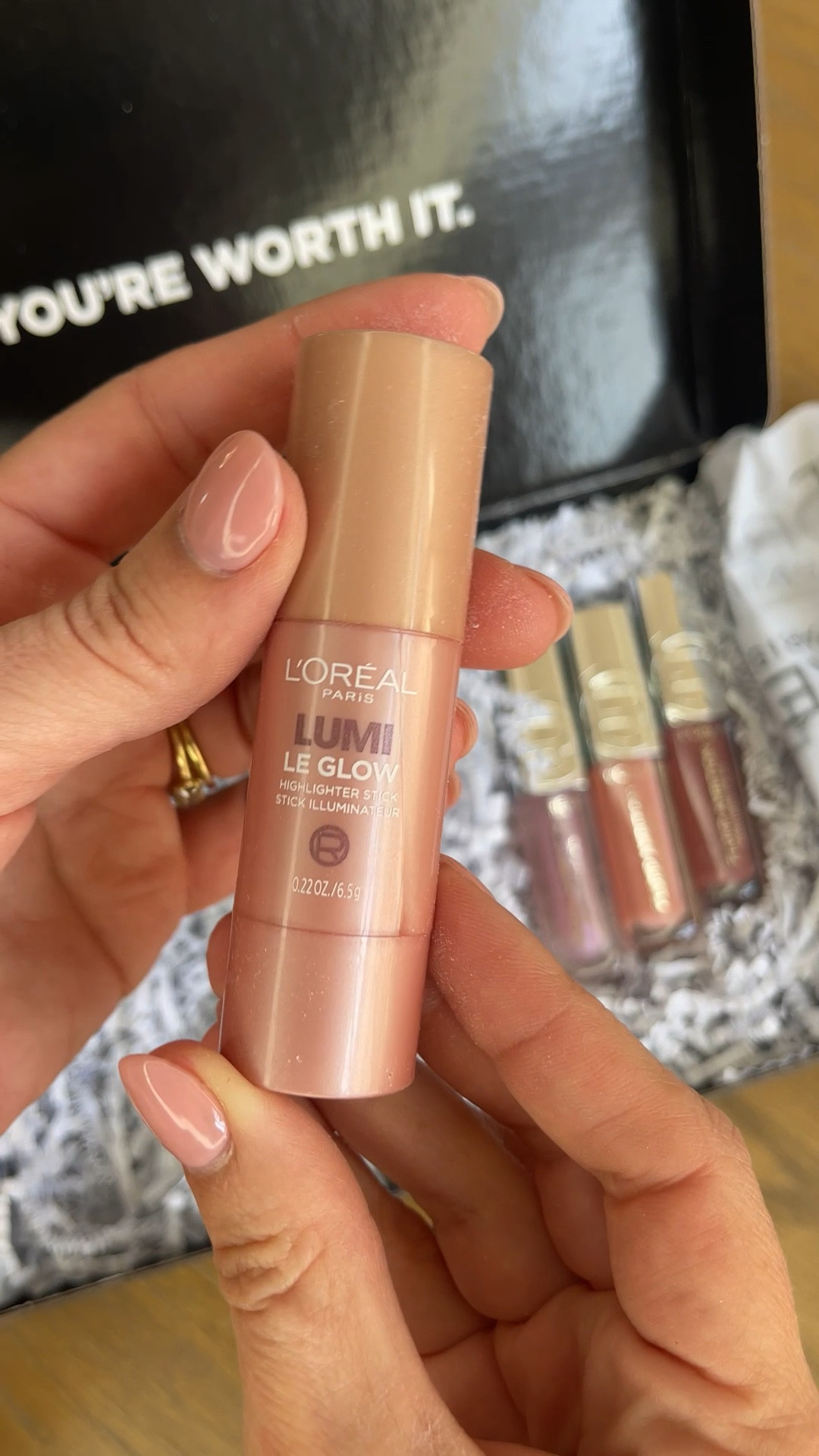 Unboxing NEW Lumi Le Glass/Le Glow Highlighter Sticks and NEW Plump Ambition Hyaluronic Lip Oil from L’Oreal ❤️

The Le Glass sticks are translucent for that ‘glass skin’ look, while the Le Glow sticks are ‘pearly’ for a luminous glow ✨

Trial video coming next week!

#giftedbyloreal

#LTKFindsUnder50 #LTKBeauty