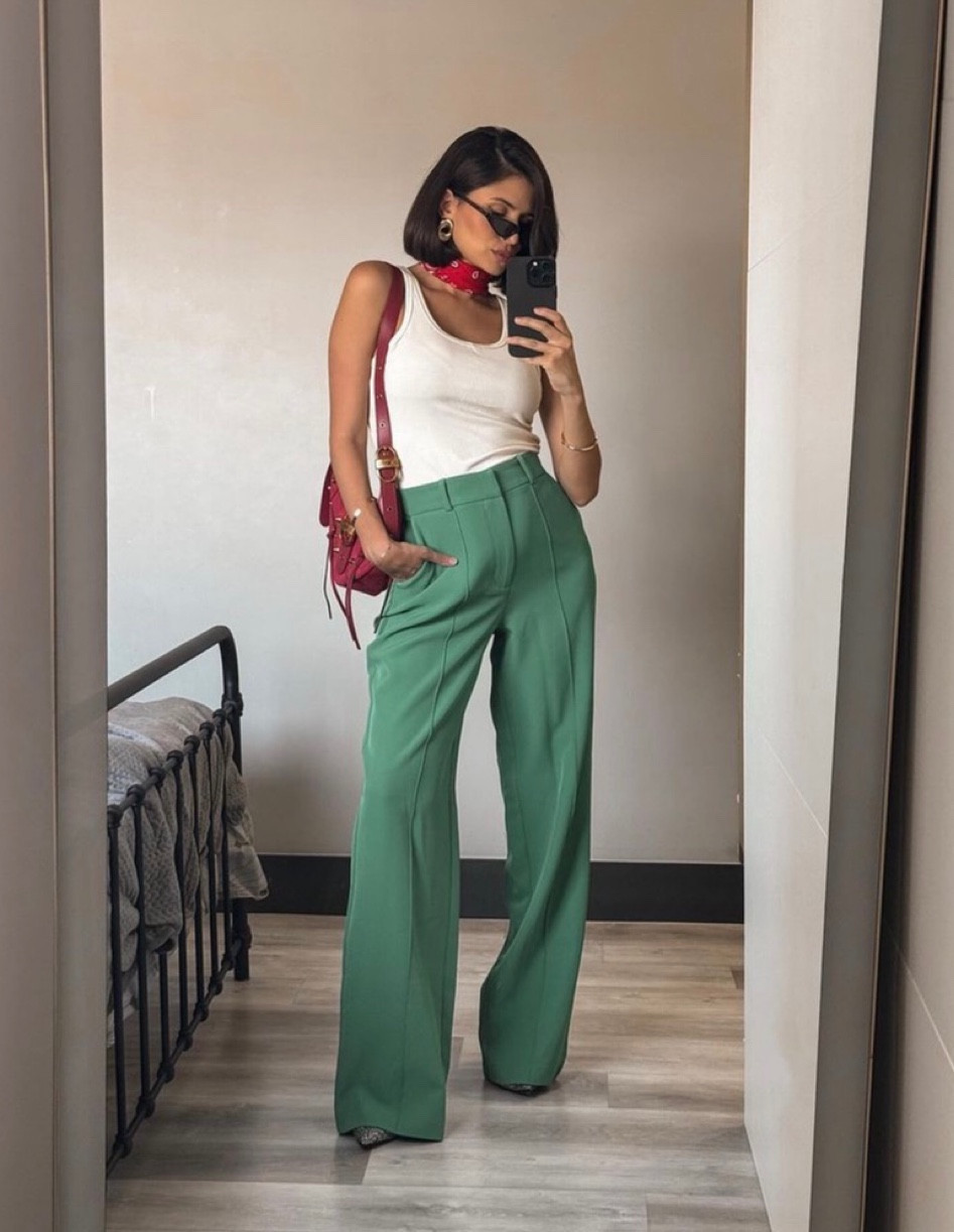 Green and red, the match! I loved that idea.

#LTKstyletip #LTKitbag #LTKparties