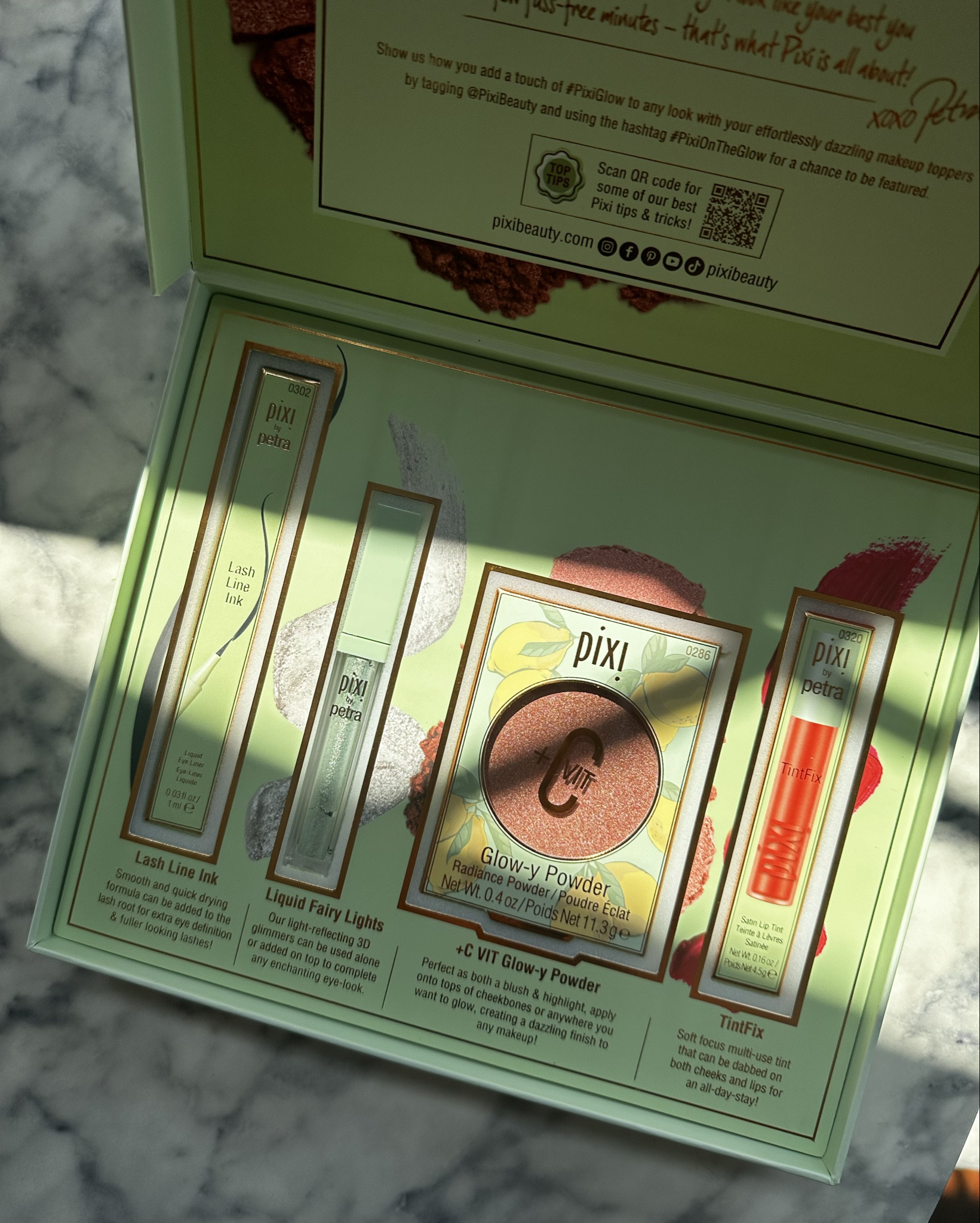 Kit with few needed products for a glow make up.

Eye liner, blush, lip gloss and glitter 

#LTKFindsUnder50 #LTKBeauty #LTKFindsUnder100