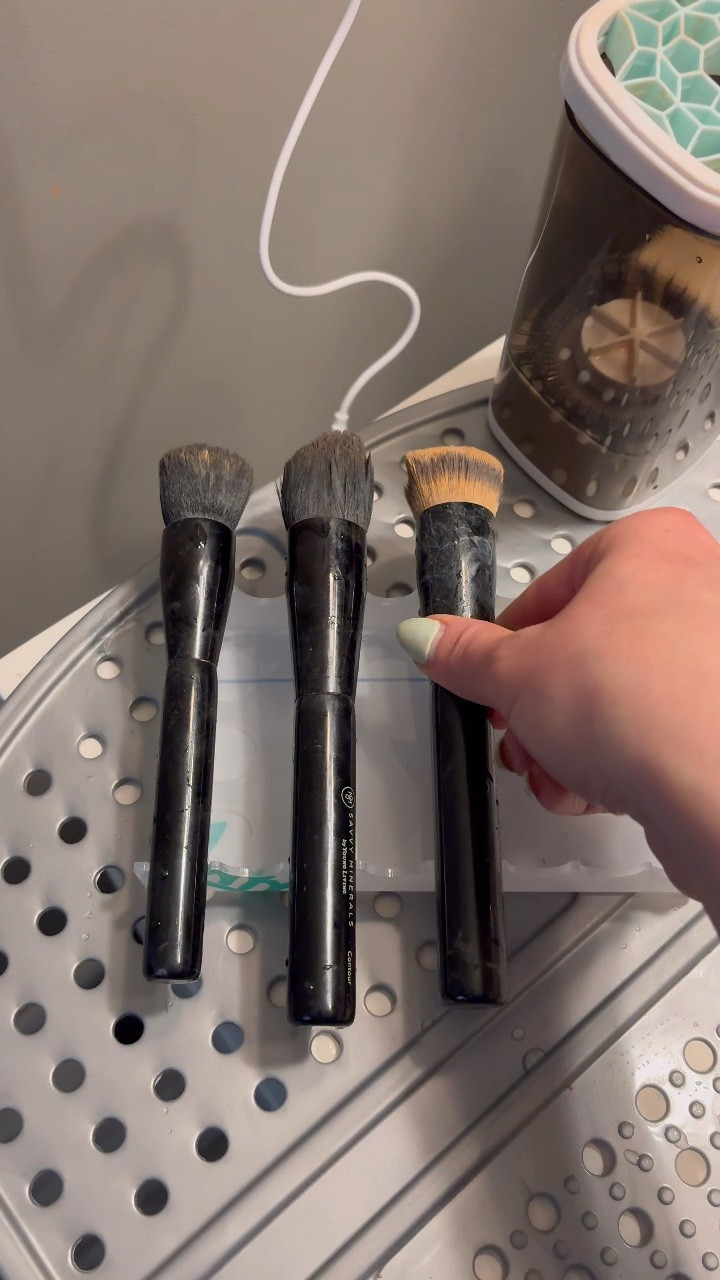 I love this acrylic drying rack for my makeup brushes!! It’s lightweight, quick to clean, and makes for easy travel. 
10/10 recommend!!
$10

#LTKWatchNow #LTKBeauty #LTKTravel