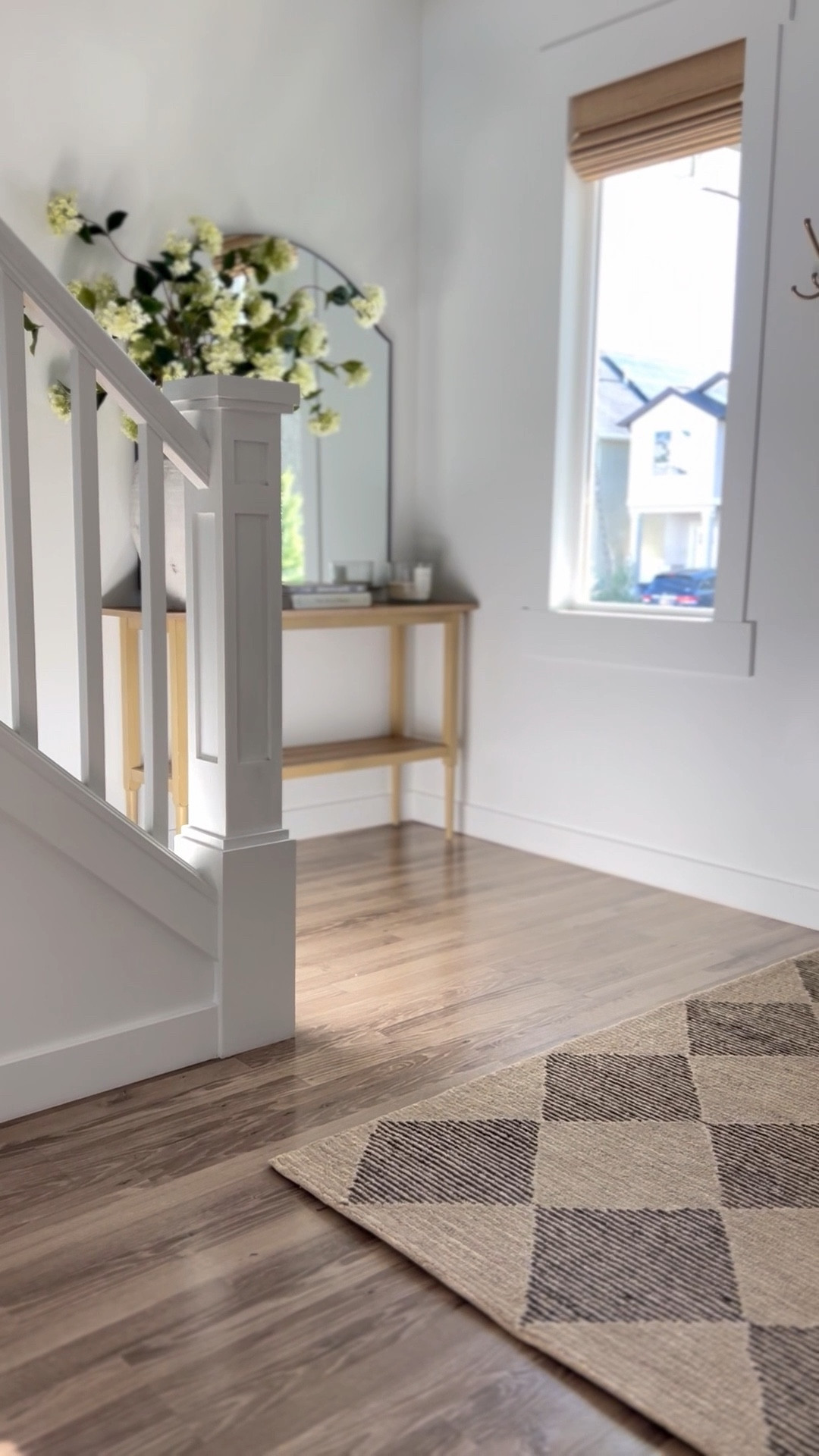 Entryway rug, neutral entryway rug, area rug, checkered rug 

#LTKHome #LTKU #LTKSaleAlert