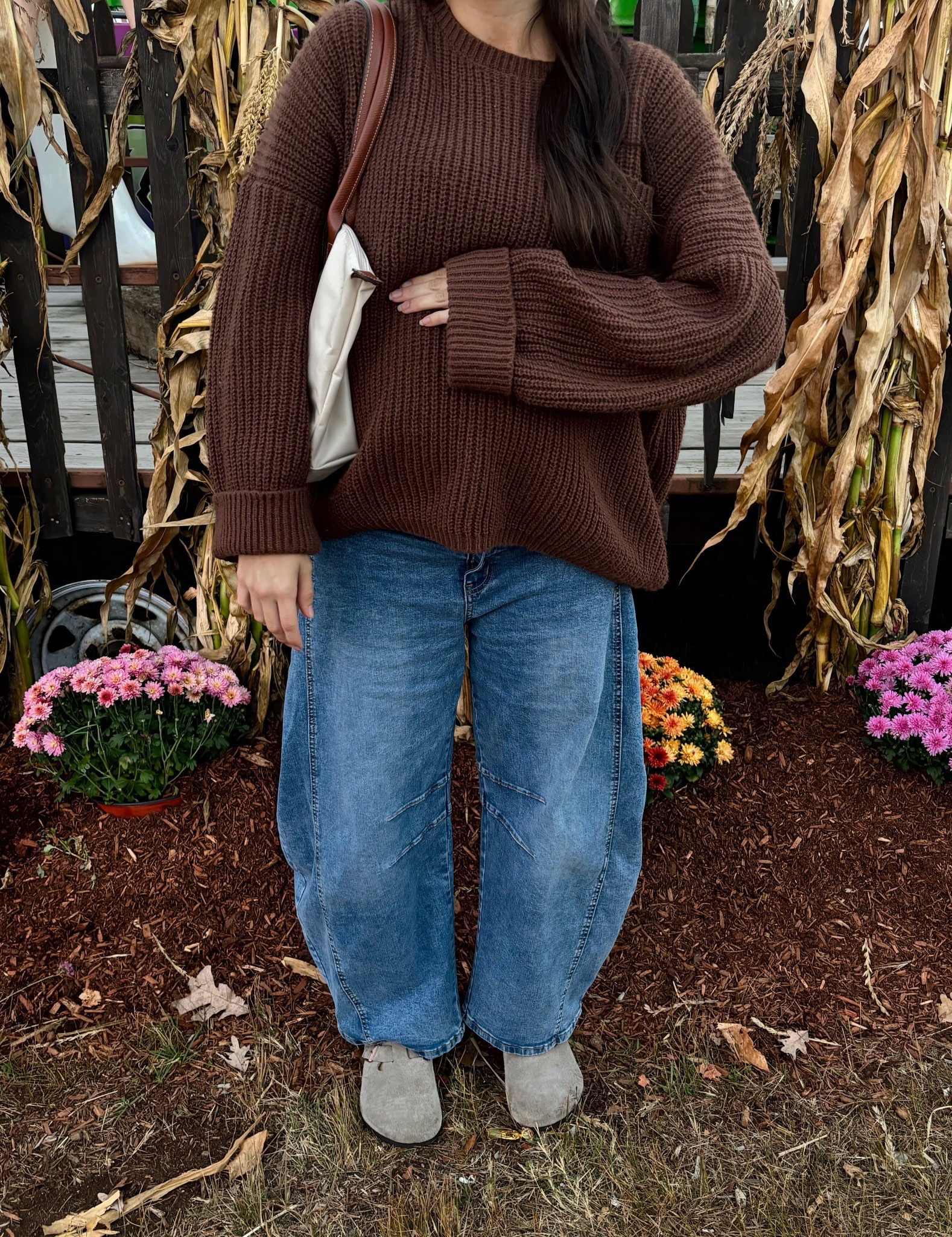 fall pregnancy outfit inspo 🧸