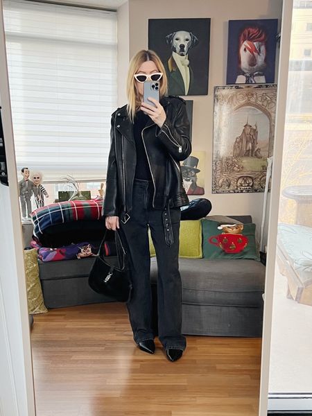 Better late than never. When in a style rut, wear all black. It’s easy.
Bag vintage, sunglasses consignment find.

•
.  #falllook  #torontostylist #StyleOver40  #secondhandFind #vintagegucci #fashionstylist #slowfashion #FashionOver40  #celine #MumStyle #genX #genXStyle #shopSecondhand #genXInfluencer #genXblogger #secondhandDesigner #Over40Style #40PlusStyle #Stylish40

#LTKstyletip #LTKSeasonal #LTKover40