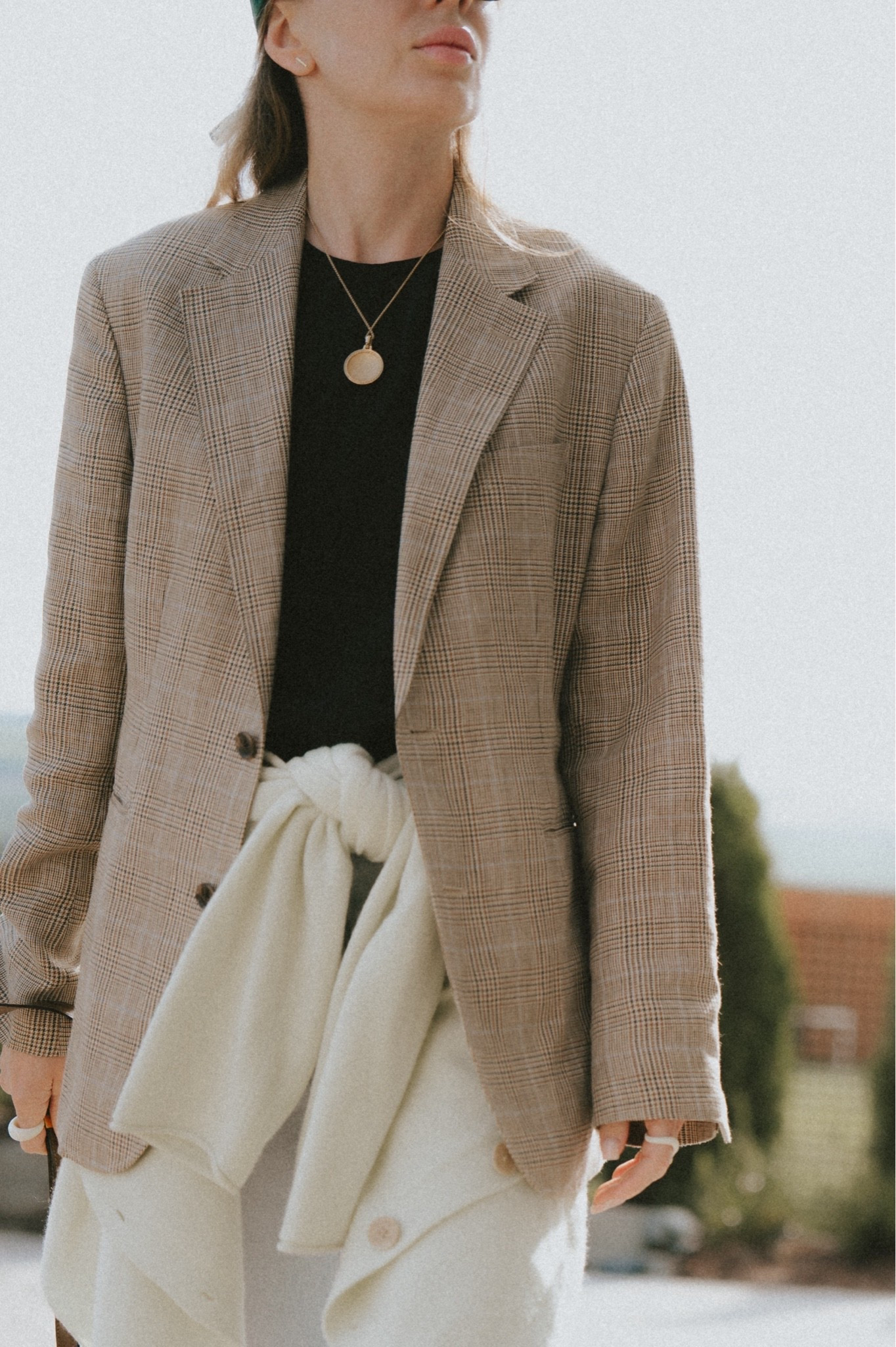 This Fall’s most important accessory: a cardigan tied around the hips 
Tank top + 90s style jeans + blazer + cashmere cardigan + classic box bag 
Blazer: Buck Mason 
Cardigan: @guestinresidence 
Jeans: Levi’s 501 90s fit
Coin necklace: David Yurman 
Bag: old Celine

#LTKSeasonal #LTKWorkwear #LTKTravel
