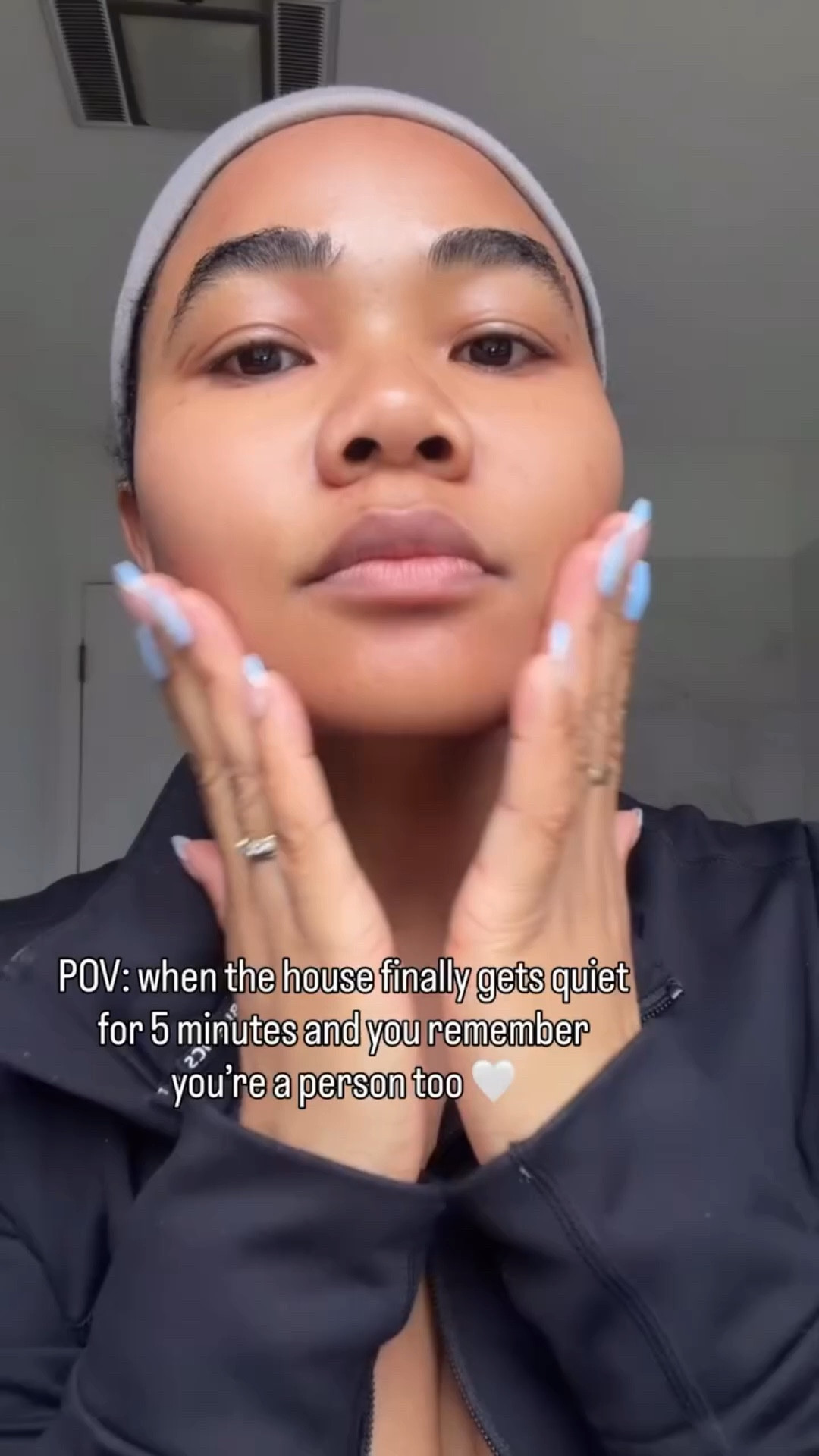 Mom life rarely gives you a full hour to unwind… sometimes it’s just 5 quiet minutes and a quick self-care reset ✨

But honestly? Those little moments matter more than we think.

If you’re a mom who takes the tiny pockets of peace whenever they come, this is your reminder that it still counts.

#momlifeunplugged 
#busymomlife
#relatablemomcontent
#momlifestylecreator
#simplebeauty