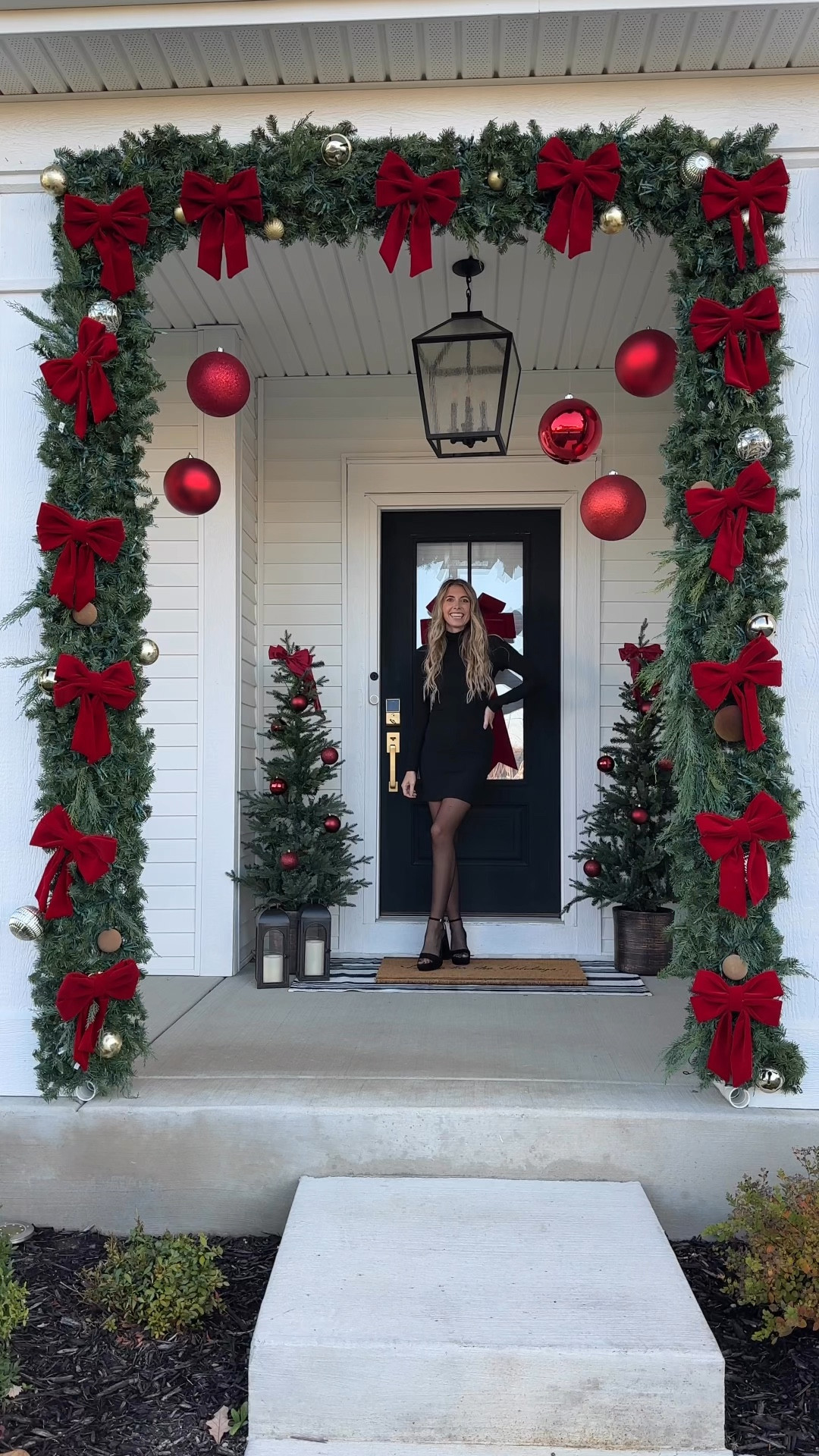 Christmas front porch decor, Christmas porch decorations, #christmasdecor #christmasporch 

#LTKHome #LTKHoliday #LTKSeasonal