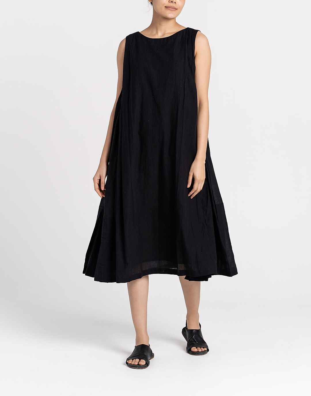 World of Crow Organic Cotton Pleated Dress in Ink Black | Madewell