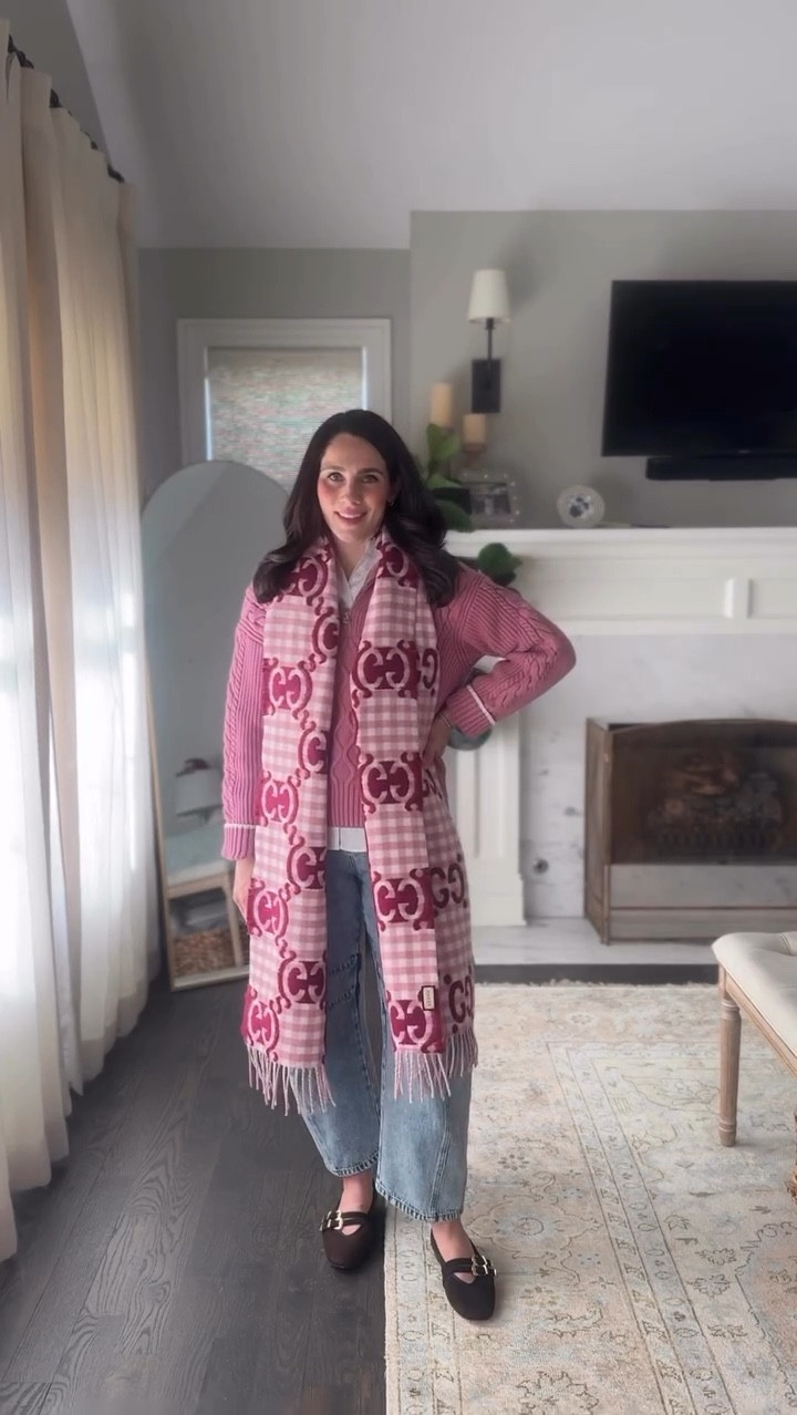 Winter layers but let’s add some color this time 💗

#varley #winterlayers #midweststyle #momstyle #preppystyle