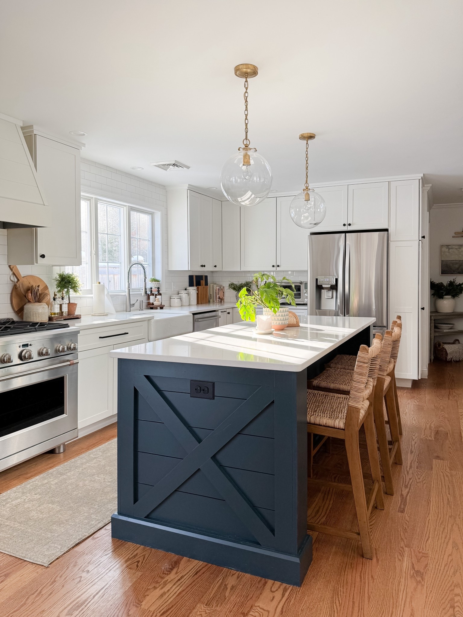 kitchen decor home styling home decor home favorites coastal home classic decor kitchen styling counter stools kitchen lighting sherricalnanhome


#LTKHome