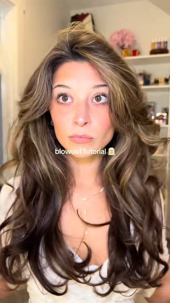 Voluminous bombshell blowout tutorial !!!

#LTKgrwm #LTKBeauty #LTKselfcare