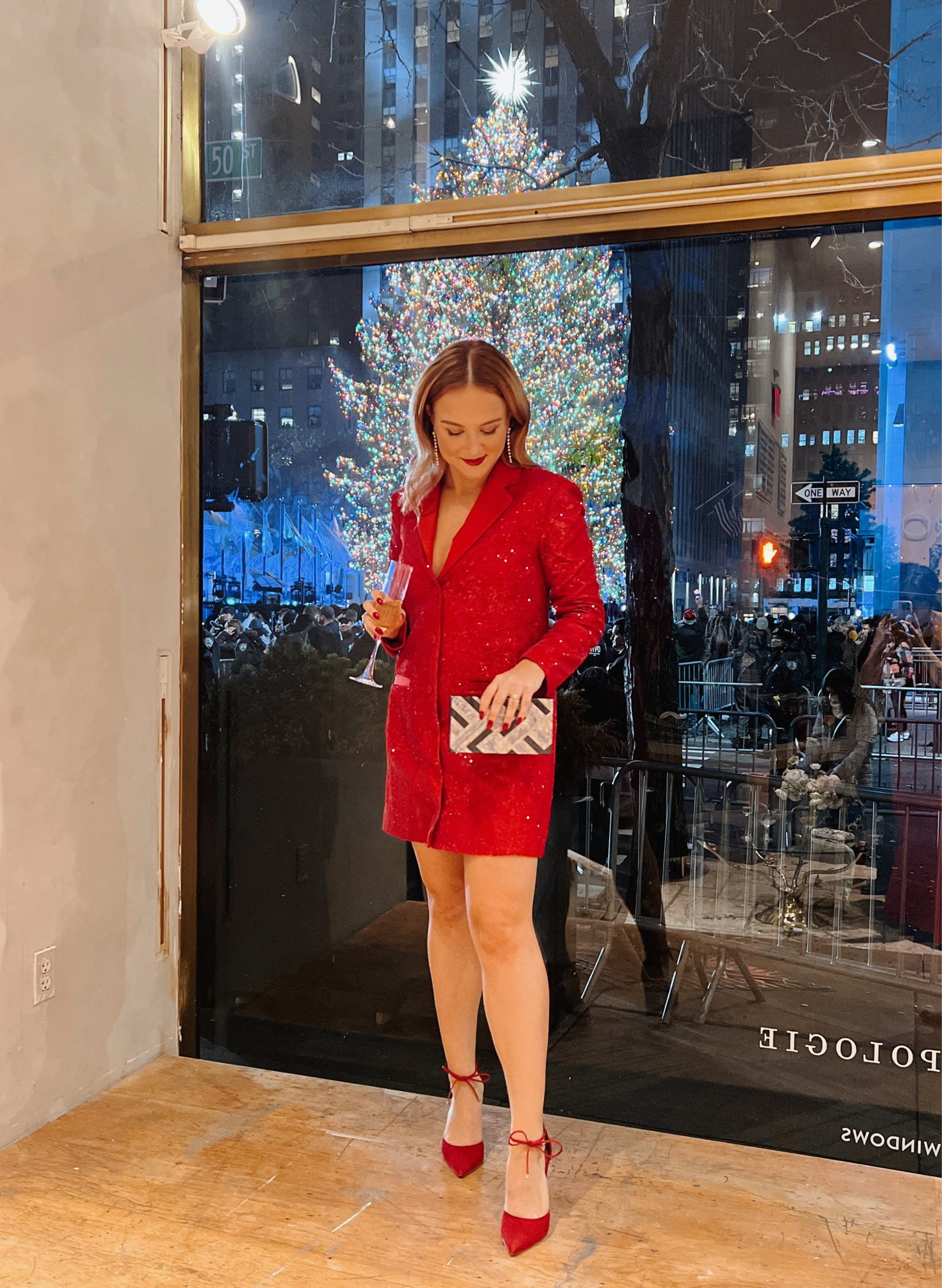 Use code “savvyjanine” when ordering a dress to get 15% off the dress + as well as any addition items in your cart! 🥰