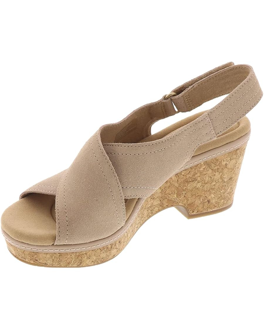 Clarks Women's Giselle Cove Wedge Sandal | Amazon (US)