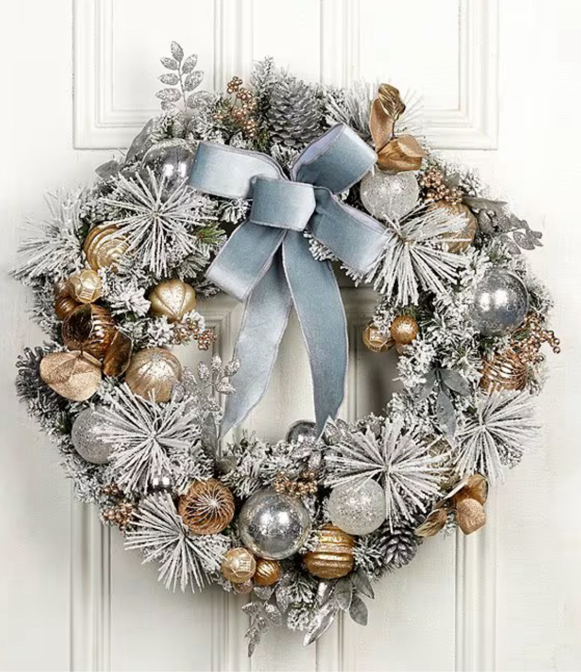 Gorgeous Christmas wreath with matching garland and swag!

Blue and white decor, blue Christmas, Christmas garland, Christmas swag, Dillards finds, glam Christmas, blue bow, grand millenniall

#LTKHoliday #LTKHome #LTKSeasonal