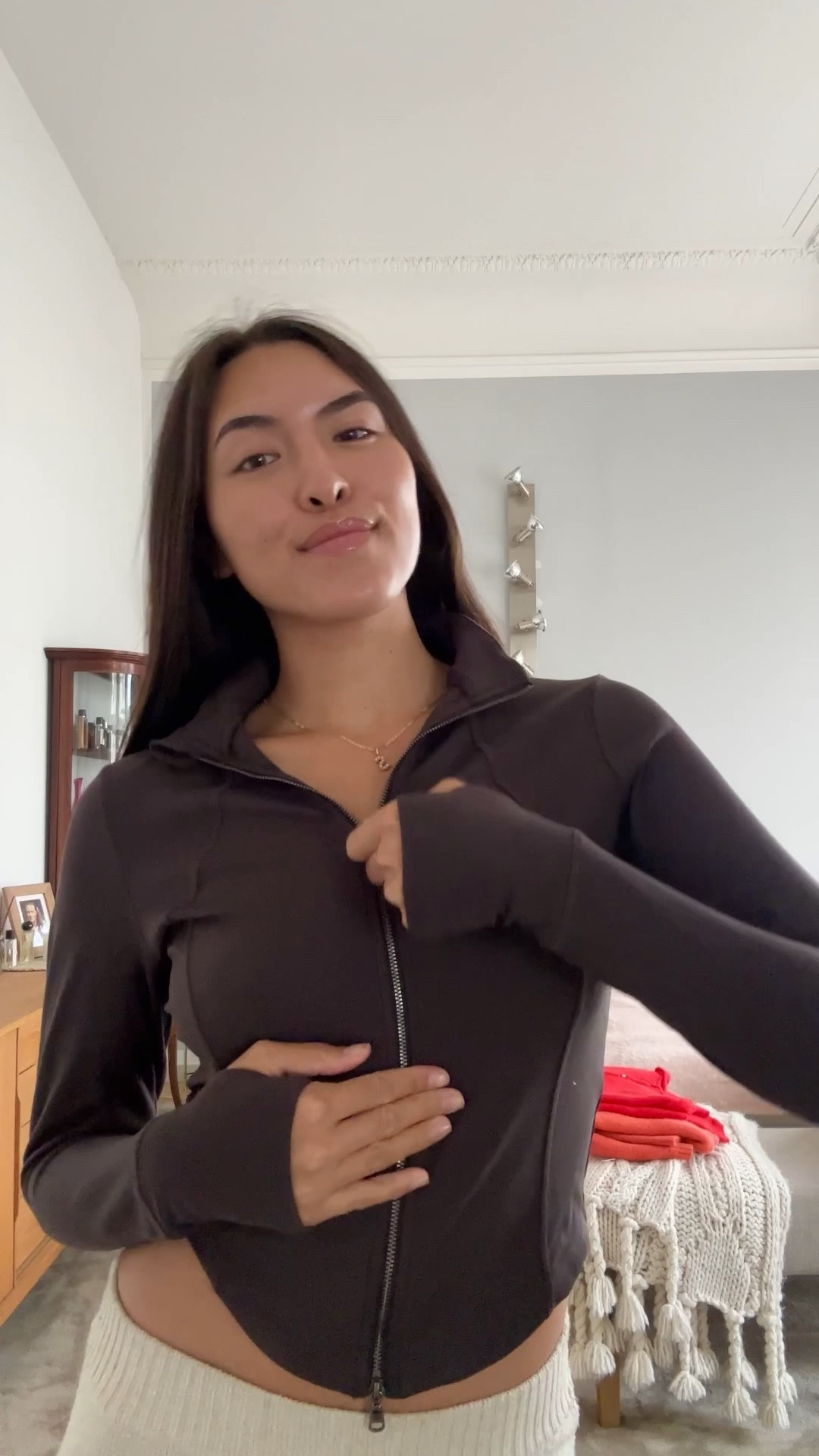 hollister hat die gemütlichste kleidung ever!! besonders die long sleeves, pullis und lounge kleidung kann ich euch zu 100% empfehlen! #hollister #basics #essentials