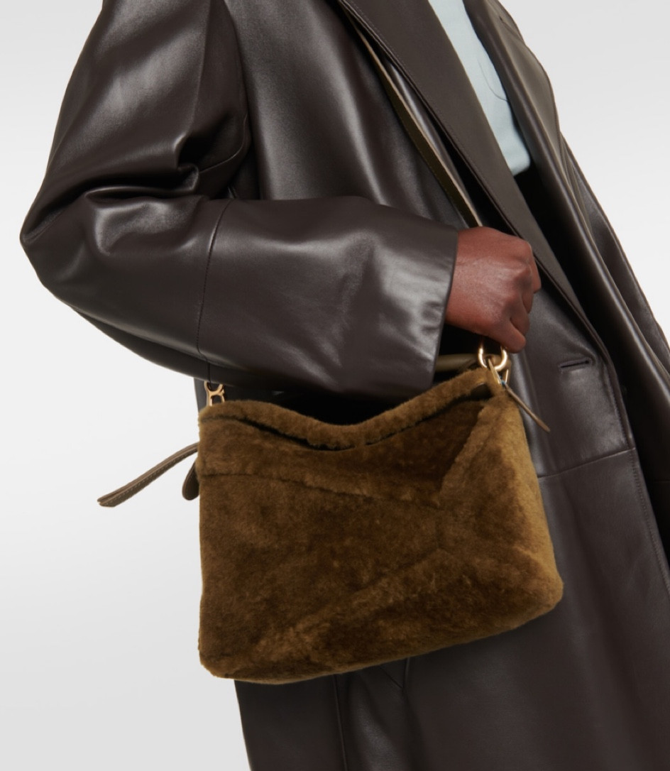 Cozy 🤎🤎🤎 so many fun things for fall on my wishlist 🤑

#LTKSeasonal #LTKtravel