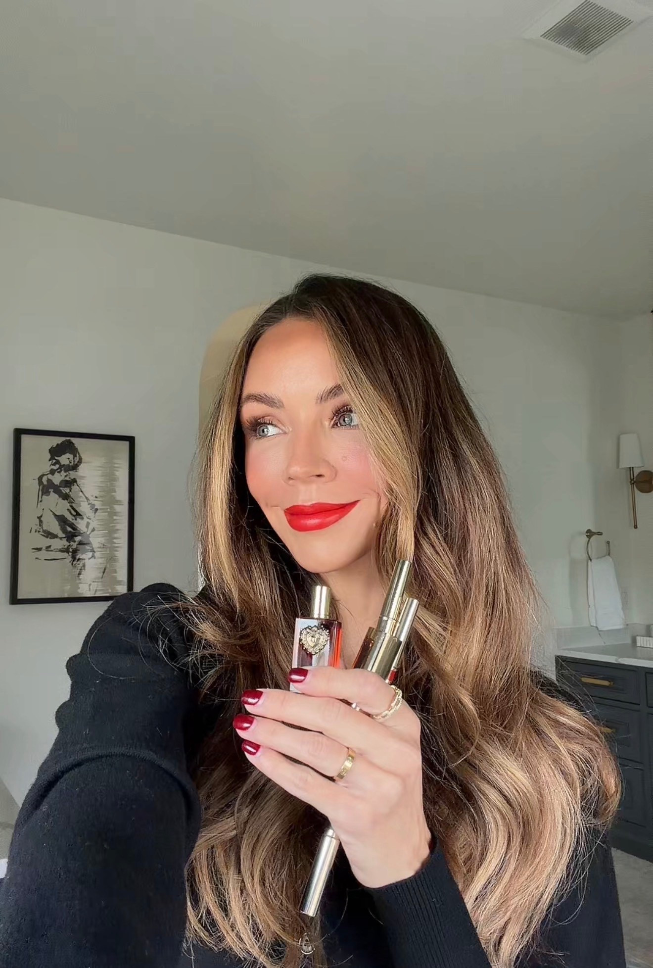 Dazzling Red Holiday Set from @dolcegabbana_beauty ❤️🎄 the perfect holiday red lip! 
#DGBeauty #DGMakeup #DGHoliday #ad