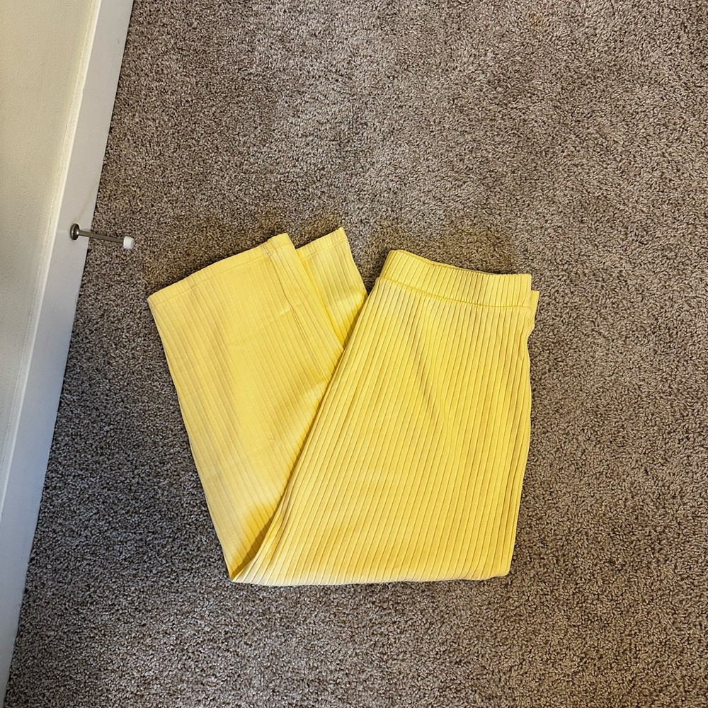 NWT Old Navy Light Yellow Ribbed skirt | Poshmark