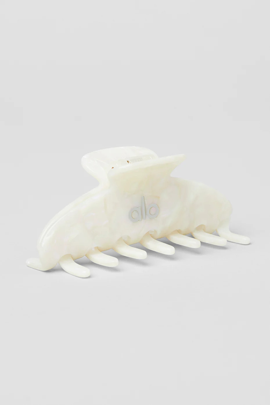 Alo YogaÂ® | 90's Claw Clip in White Pearl | Alo Yoga (US)