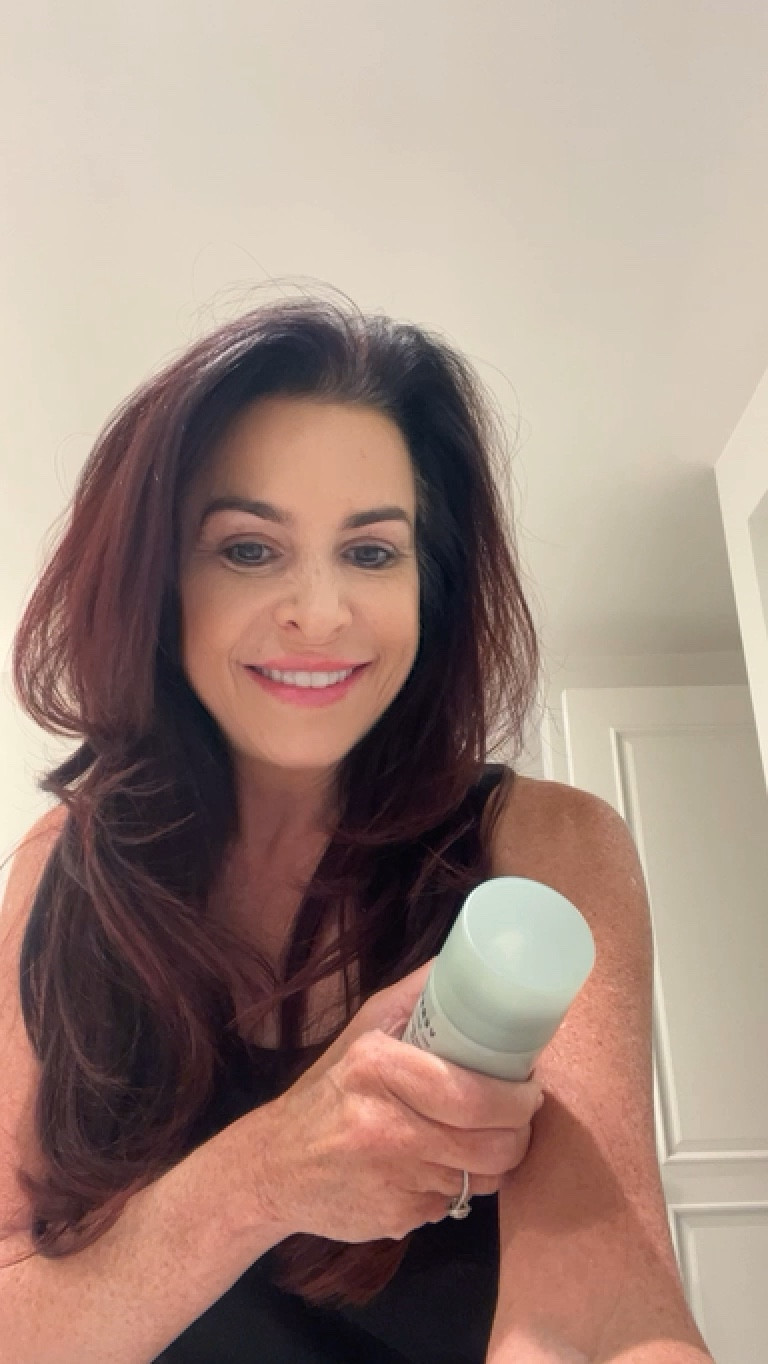 Please see my link here for this product…

This is the lightest, non-greasy moisturizer that still feels rich on your skin… 
Your skin sucks it right up underneath or on top of make up throughout the day and personally, I love using it on my neck all the time… 
it has antiaging properties and is great for any sensitive skin issues… 
It’s made for people who have sensitivity like me
Great skin care line and I highly recommend you check it out
Love this… ! All of their products are extremely affordable as well ￼
Versed daily recovery Rich barrier cream by Versed Skincare

#stacydelanuez #stacybell #antiaging #ltk #versedskincare #versedskin #versedrichbarriercream #moisturizer #skincarereview #agegracefully #sensitiveskincream #skingoals #recommended #lightweightcream #beauty 

#LTKStyleTip #LTKBeauty #LTKOver40